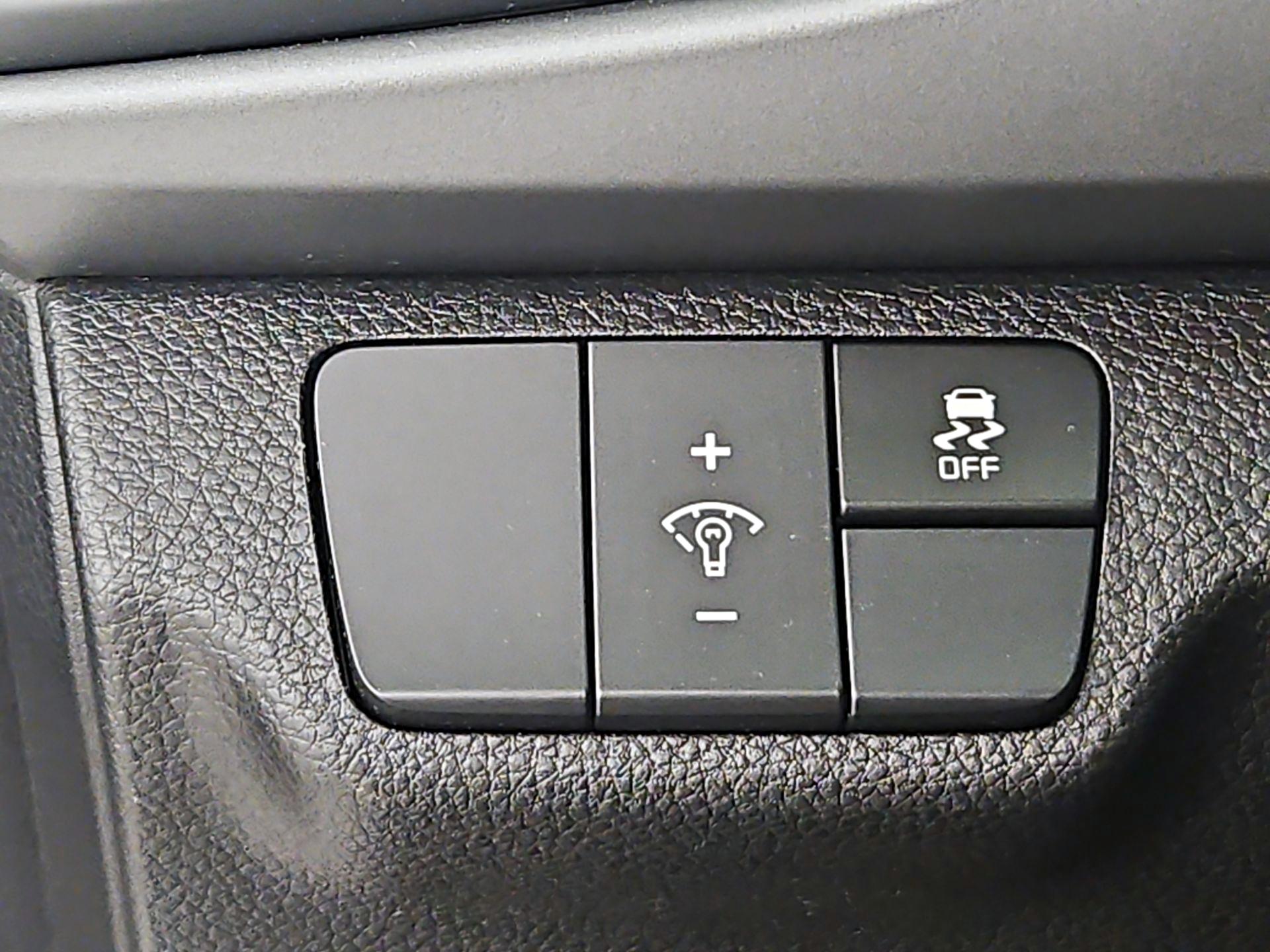 Thumbnail: 2019 Kia Rio - 13