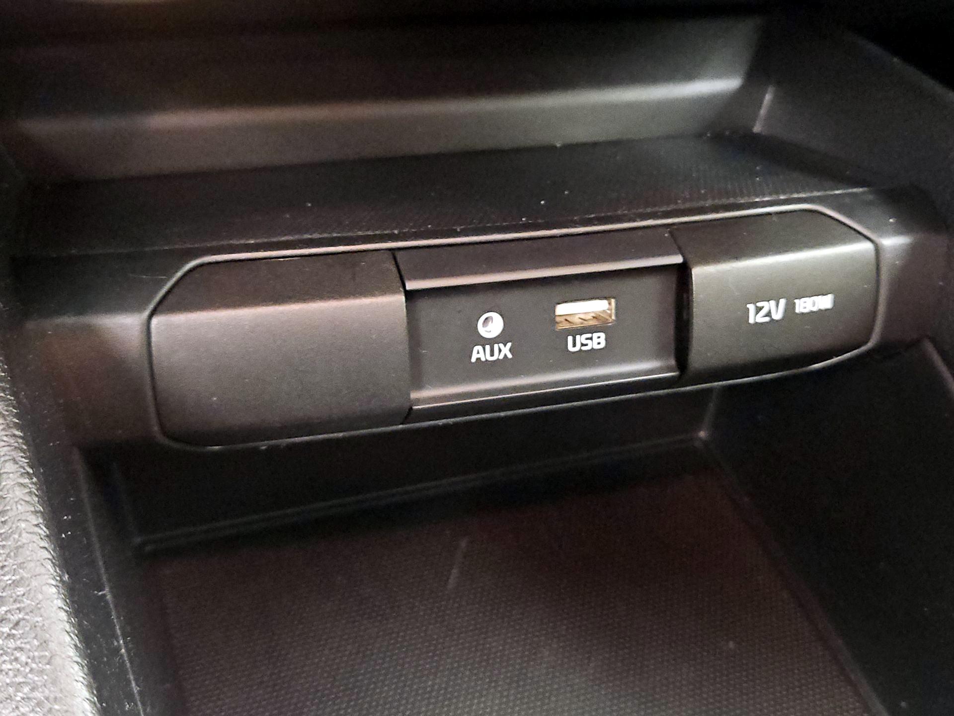 Thumbnail: 2019 Kia Rio - 18