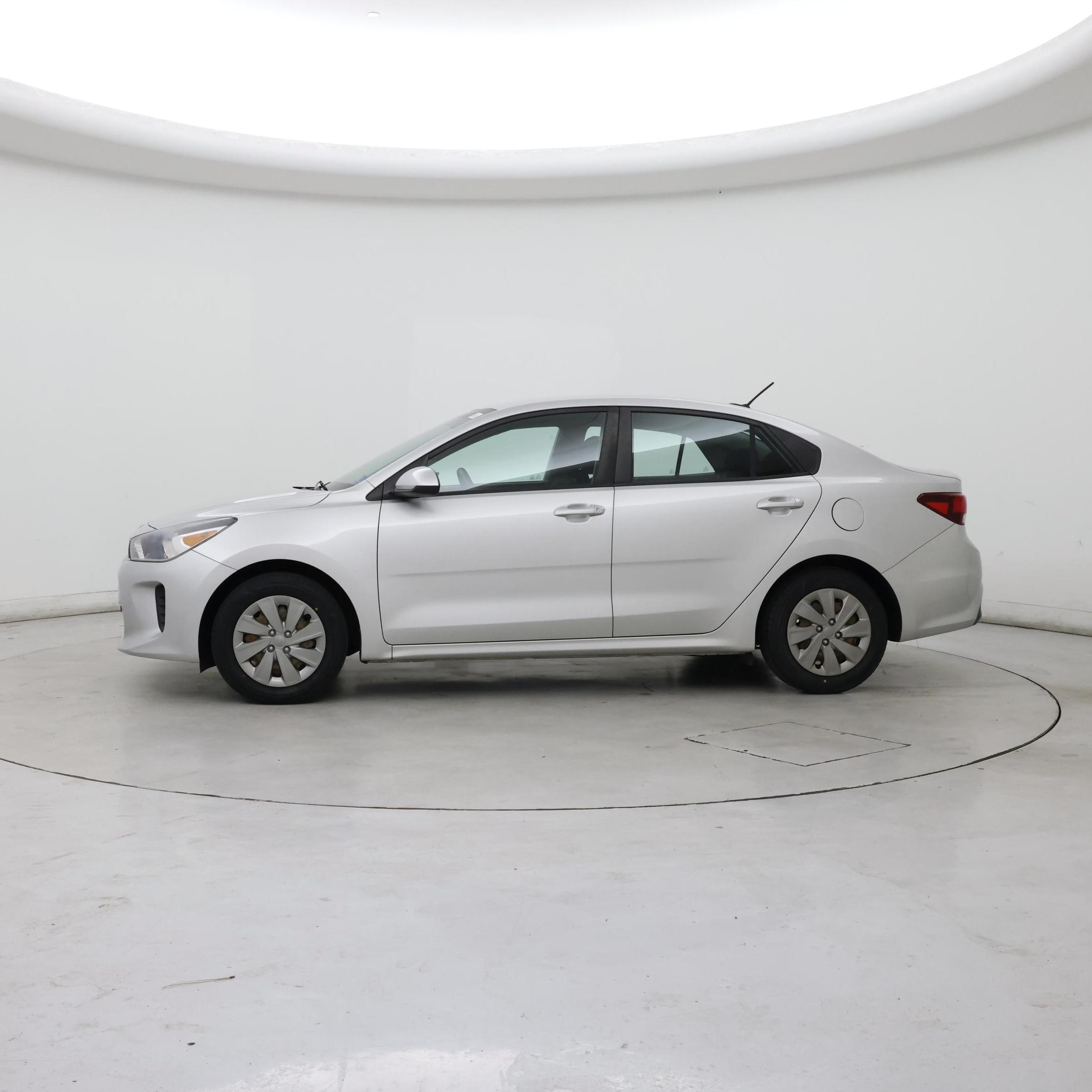 Thumbnail: 2019 Kia Rio - 3