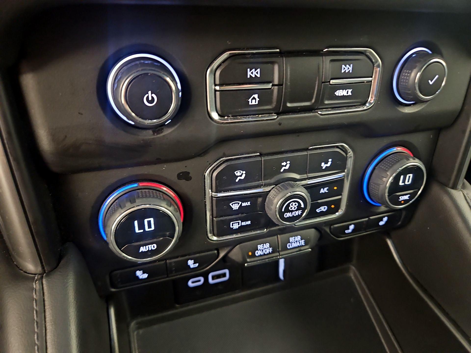 Thumbnail: 2023 Chevrolet Tahoe - 17