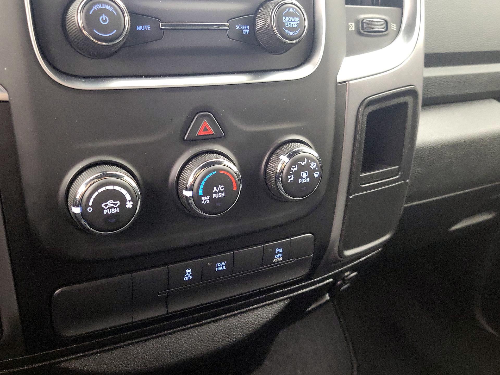 Thumbnail: 2022 RAM 1500 Classic - 16