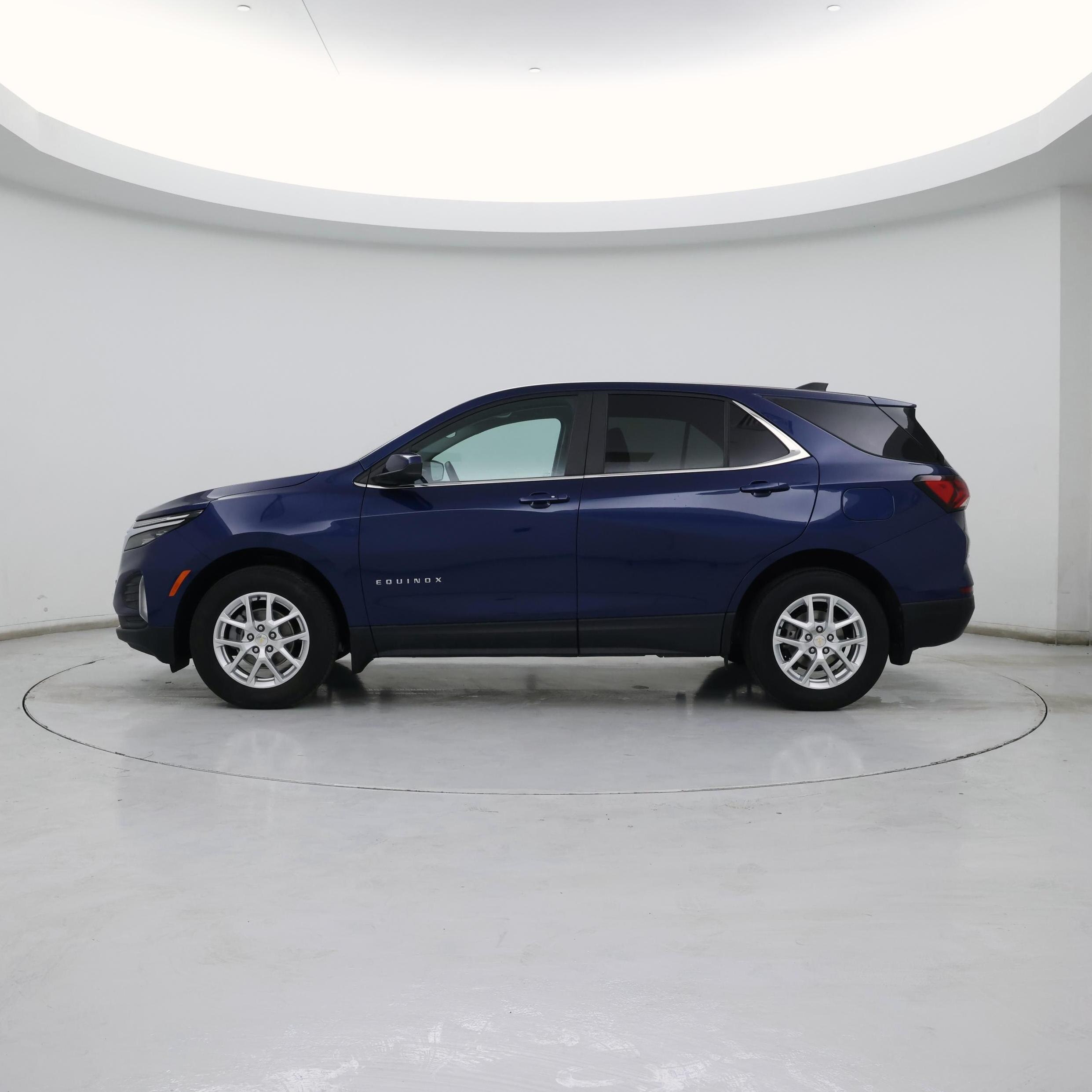 Thumbnail: 2022 Chevrolet Equinox - 3
