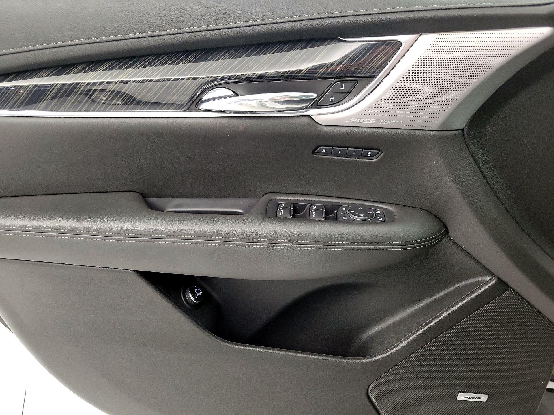 Thumbnail: 2020 Cadillac XT6 - 12