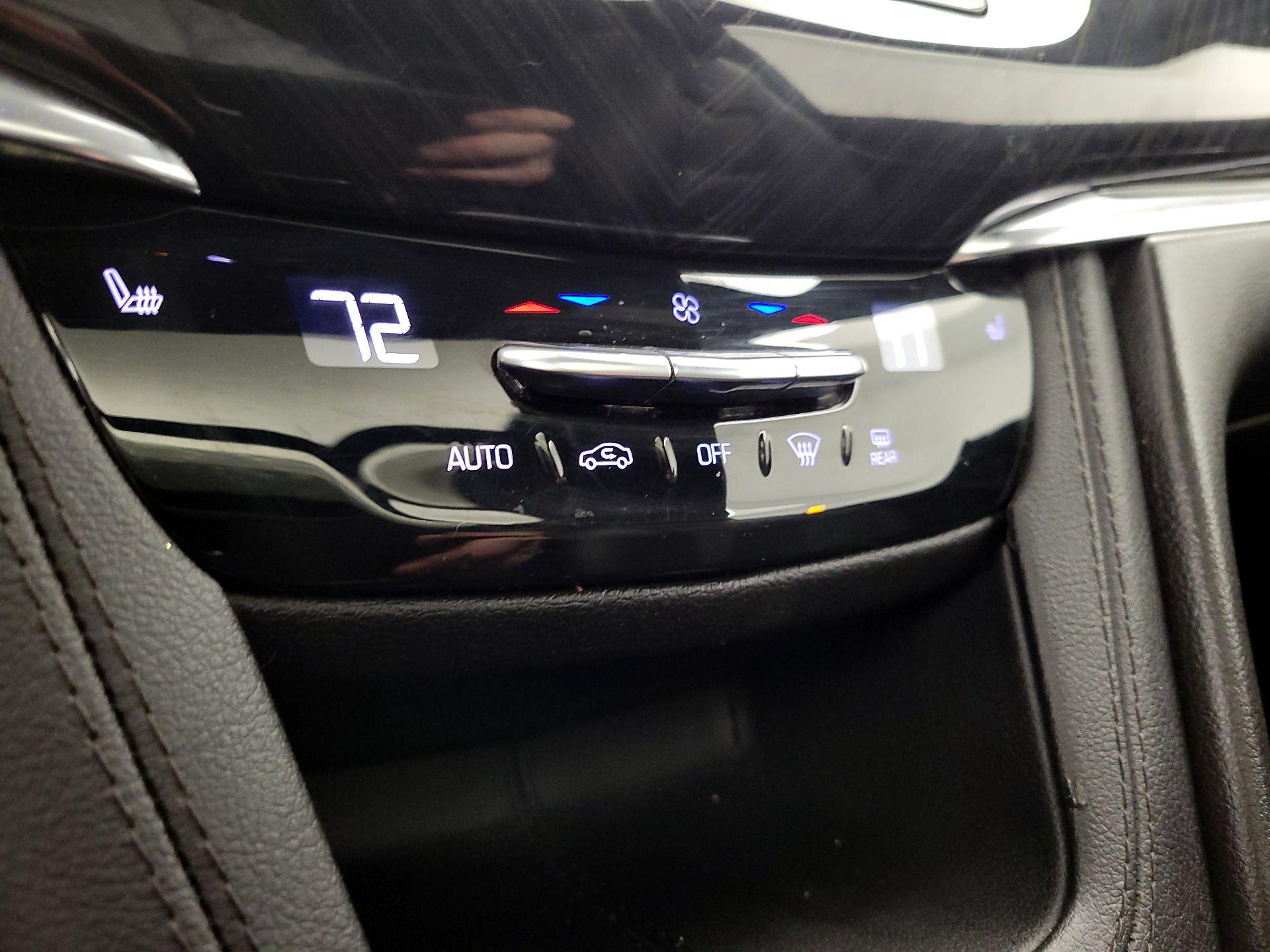Thumbnail: 2020 Cadillac XT6 - 17