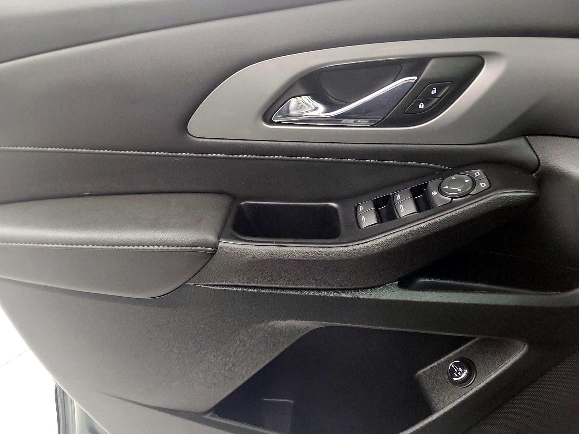 Thumbnail: 2023 Chevrolet Traverse - 12