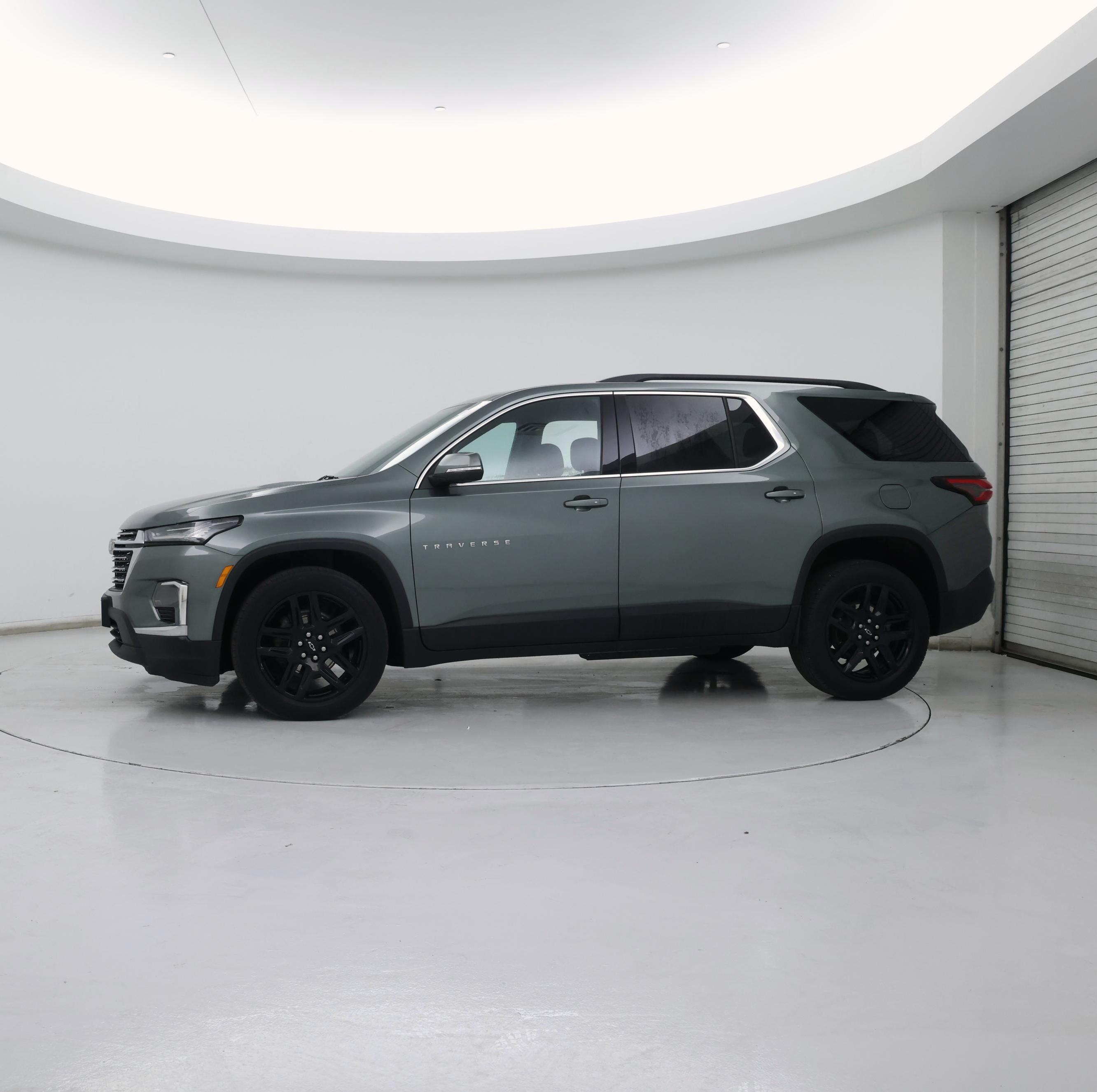 Thumbnail: 2023 Chevrolet Traverse - 3