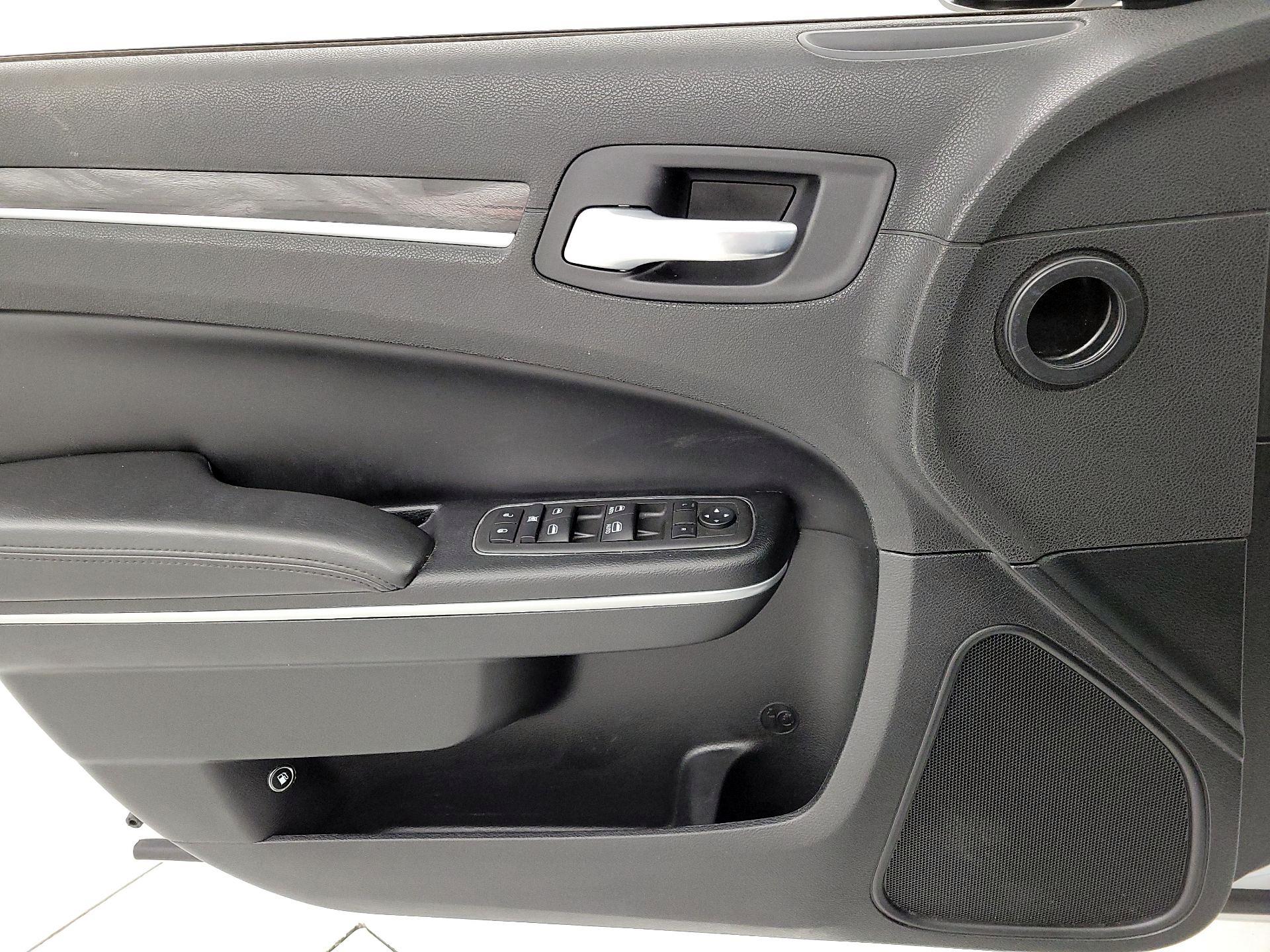 Thumbnail: 2022 Chrysler 300 - 12