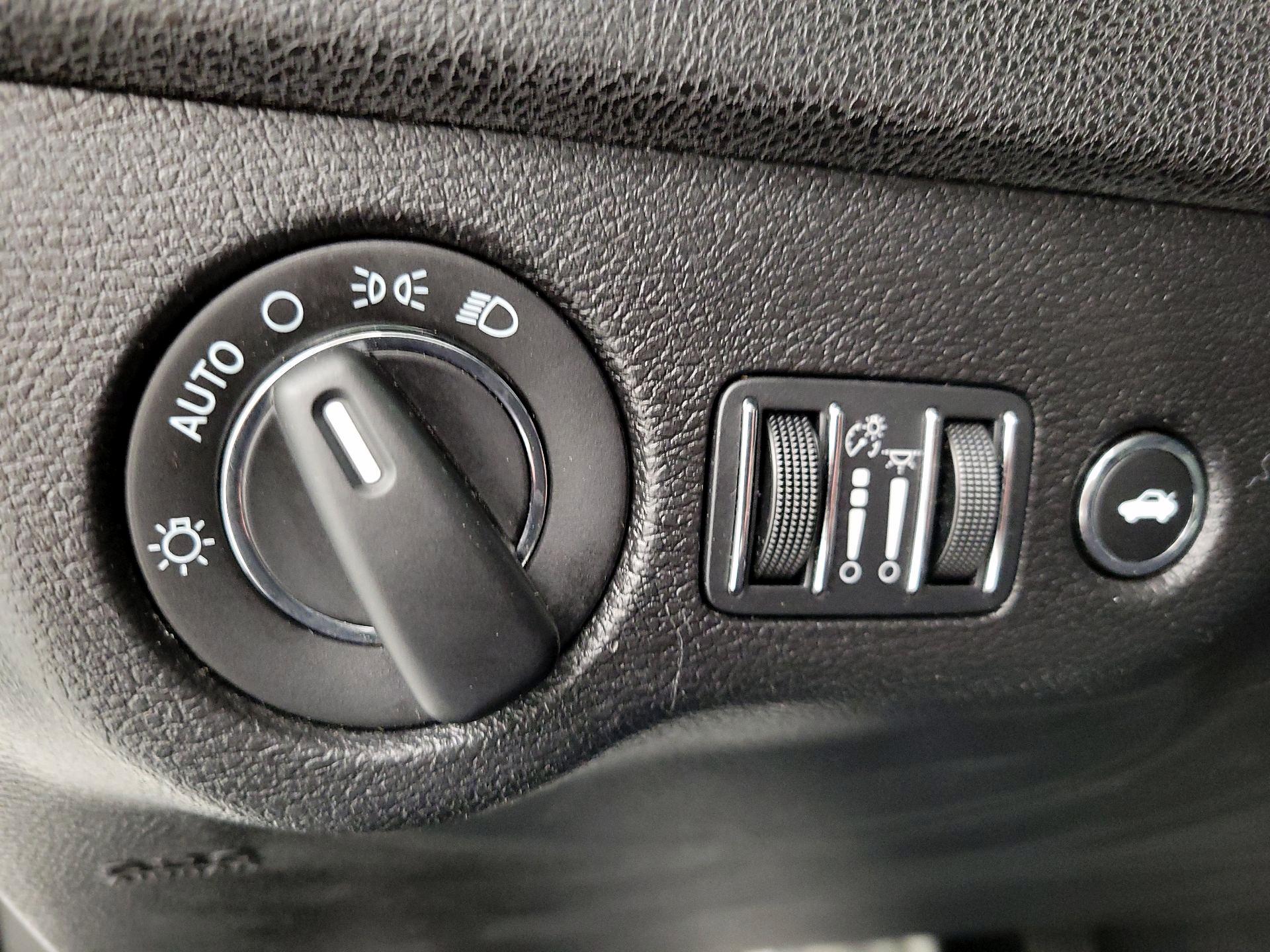 Thumbnail: 2022 Chrysler 300 - 13