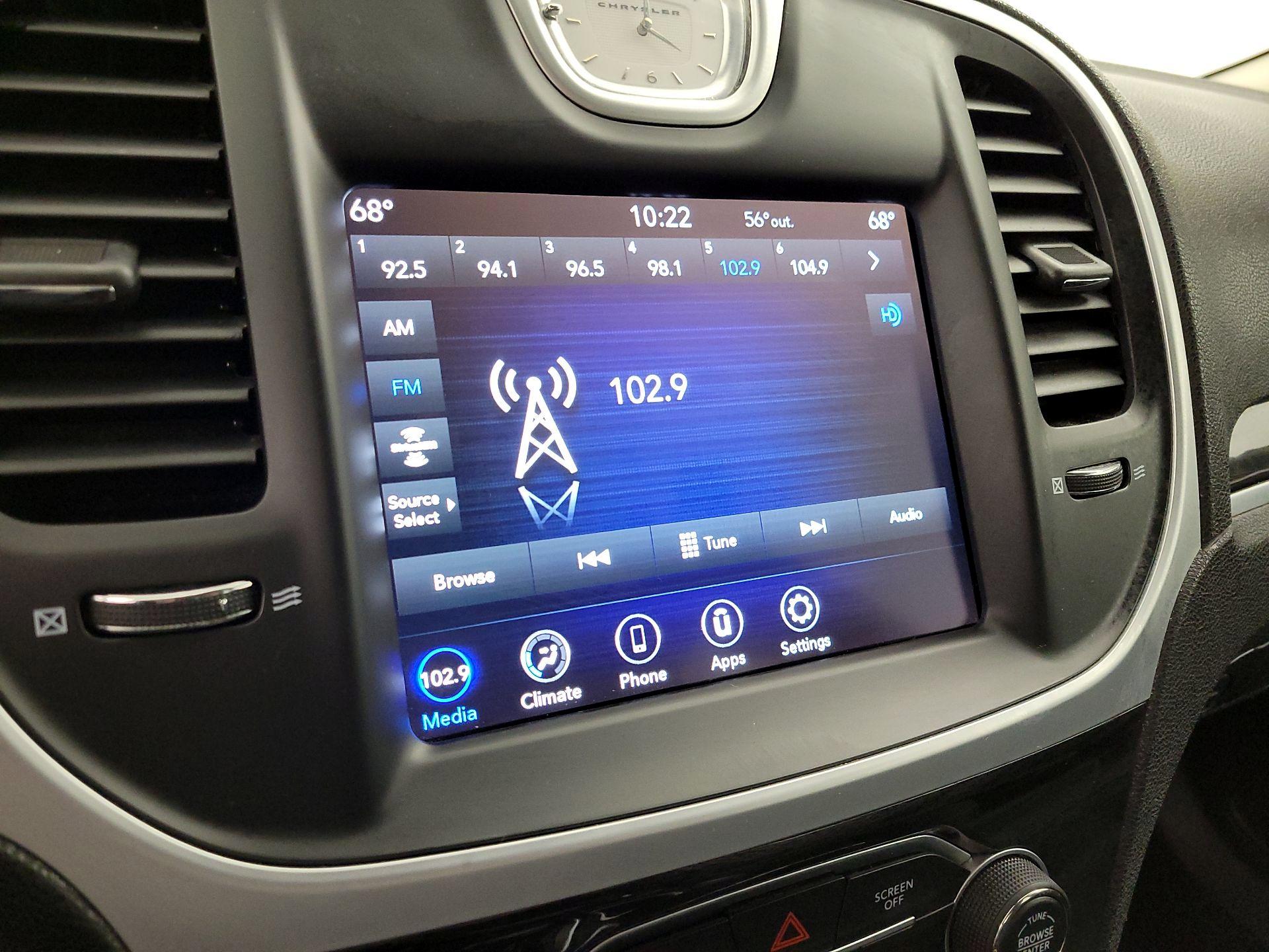 Thumbnail: 2022 Chrysler 300 - 16