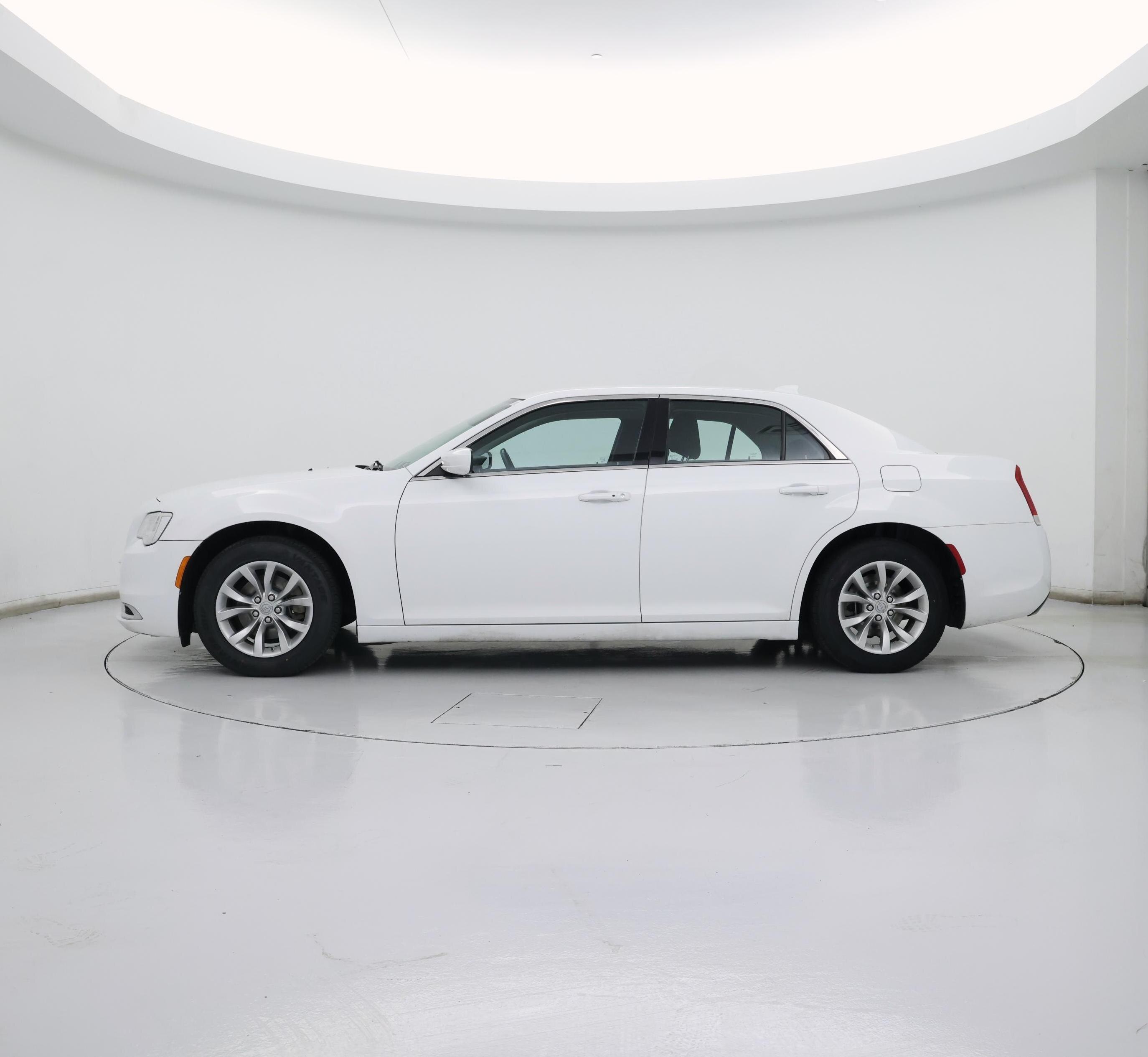 Thumbnail: 2022 Chrysler 300 - 3