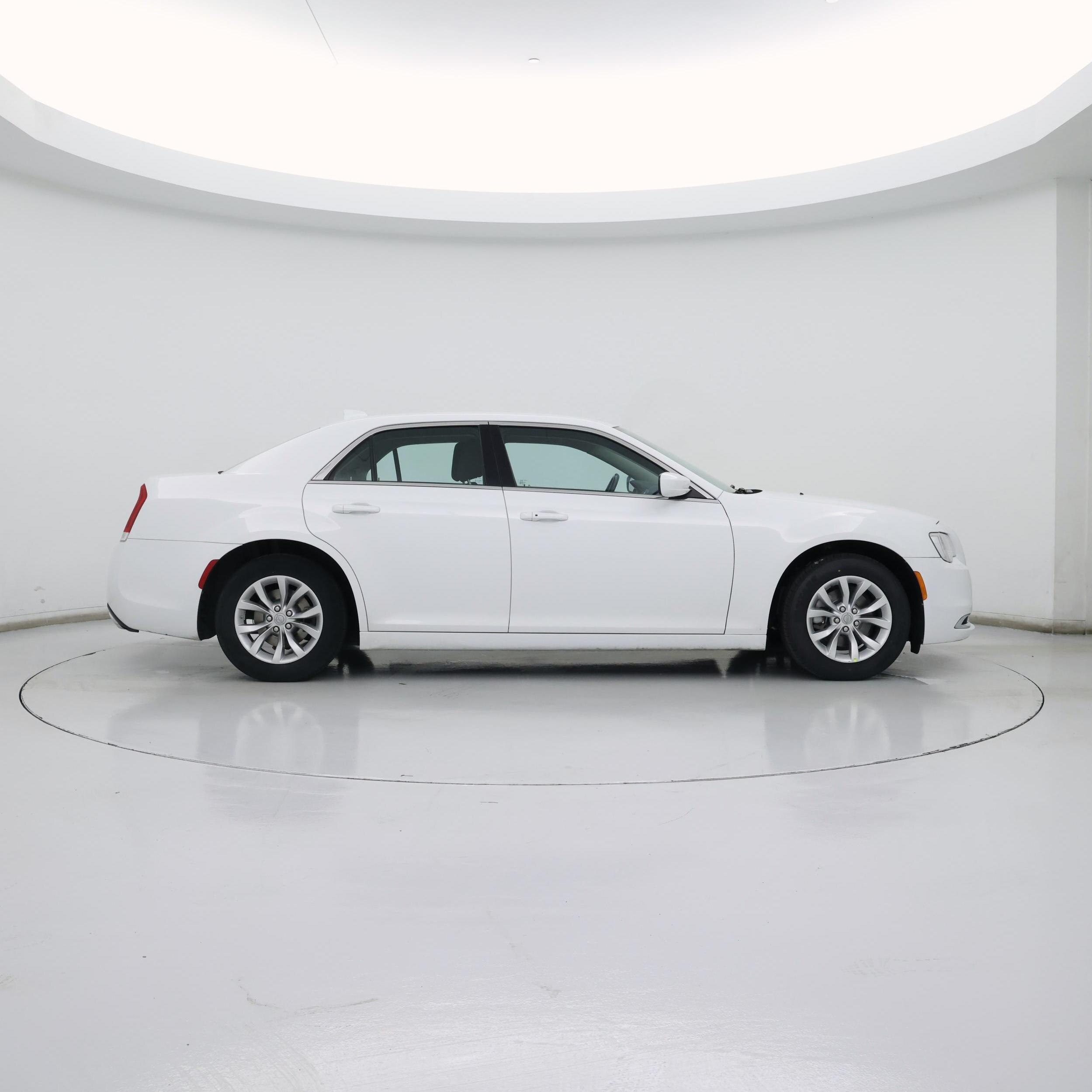 Thumbnail: 2022 Chrysler 300 - 7