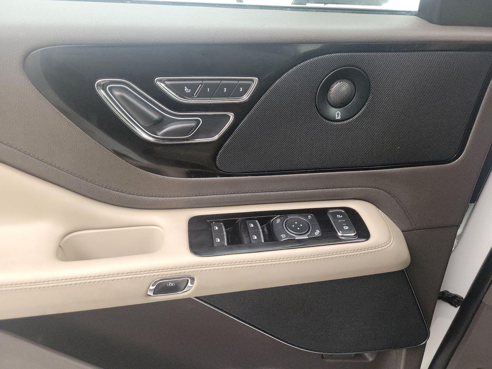 Thumbnail: 2022 Lincoln Aviator - 12