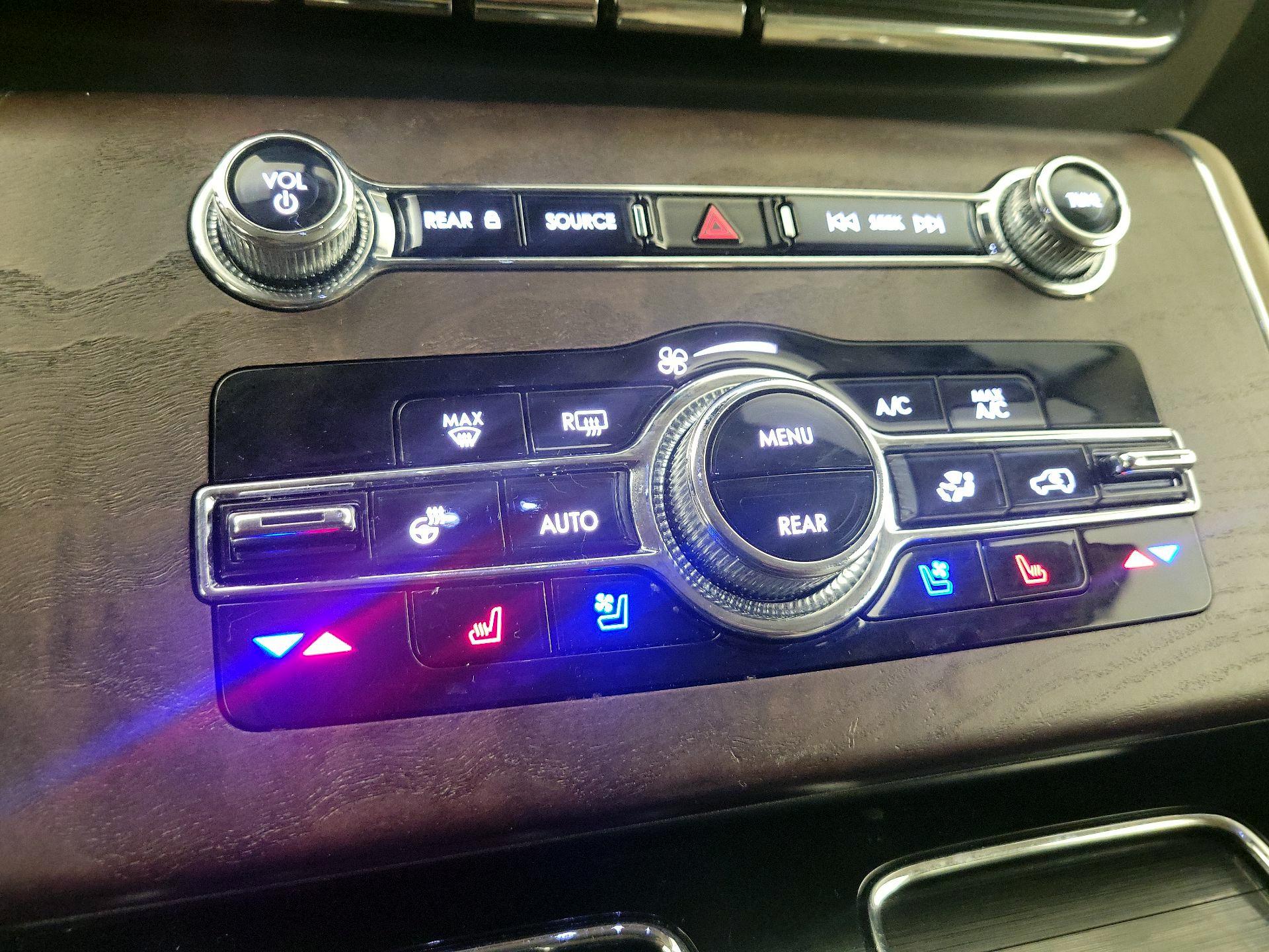 Thumbnail: 2022 Lincoln Aviator - 17