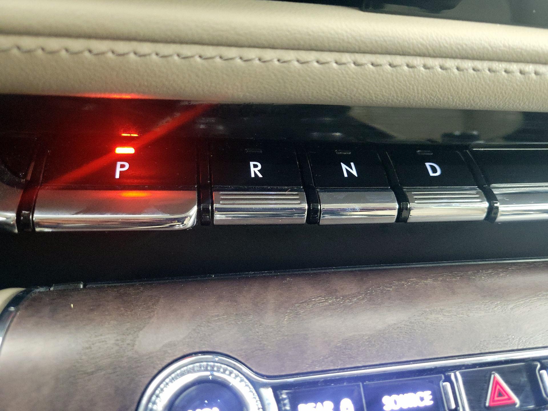 Thumbnail: 2022 Lincoln Aviator - 18