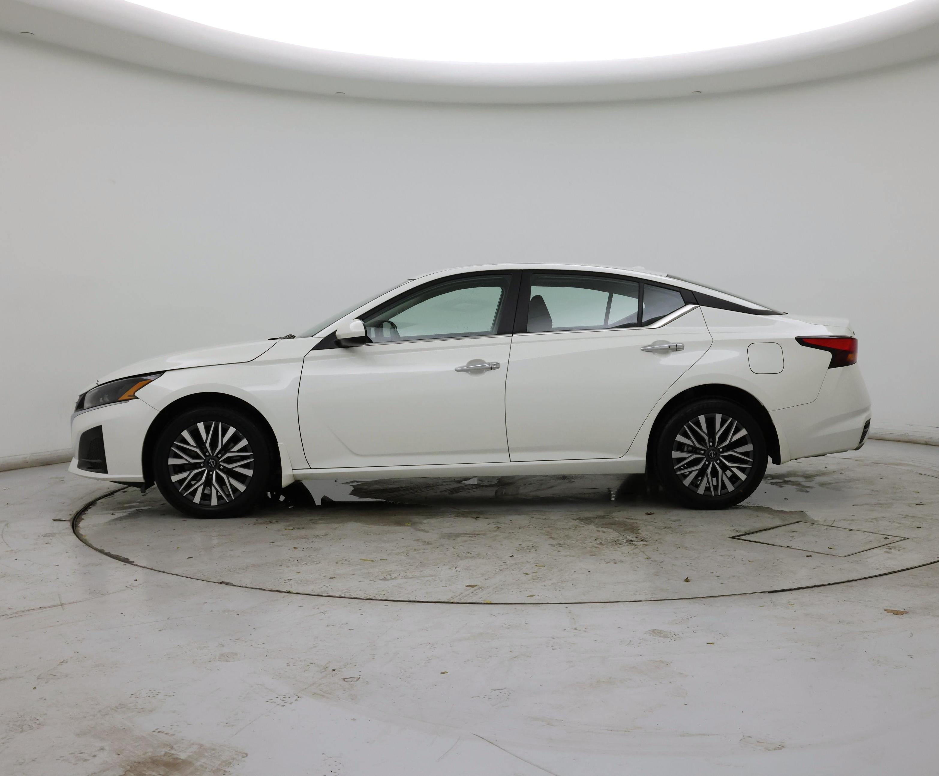 Thumbnail: 2023 Nissan Altima - 3