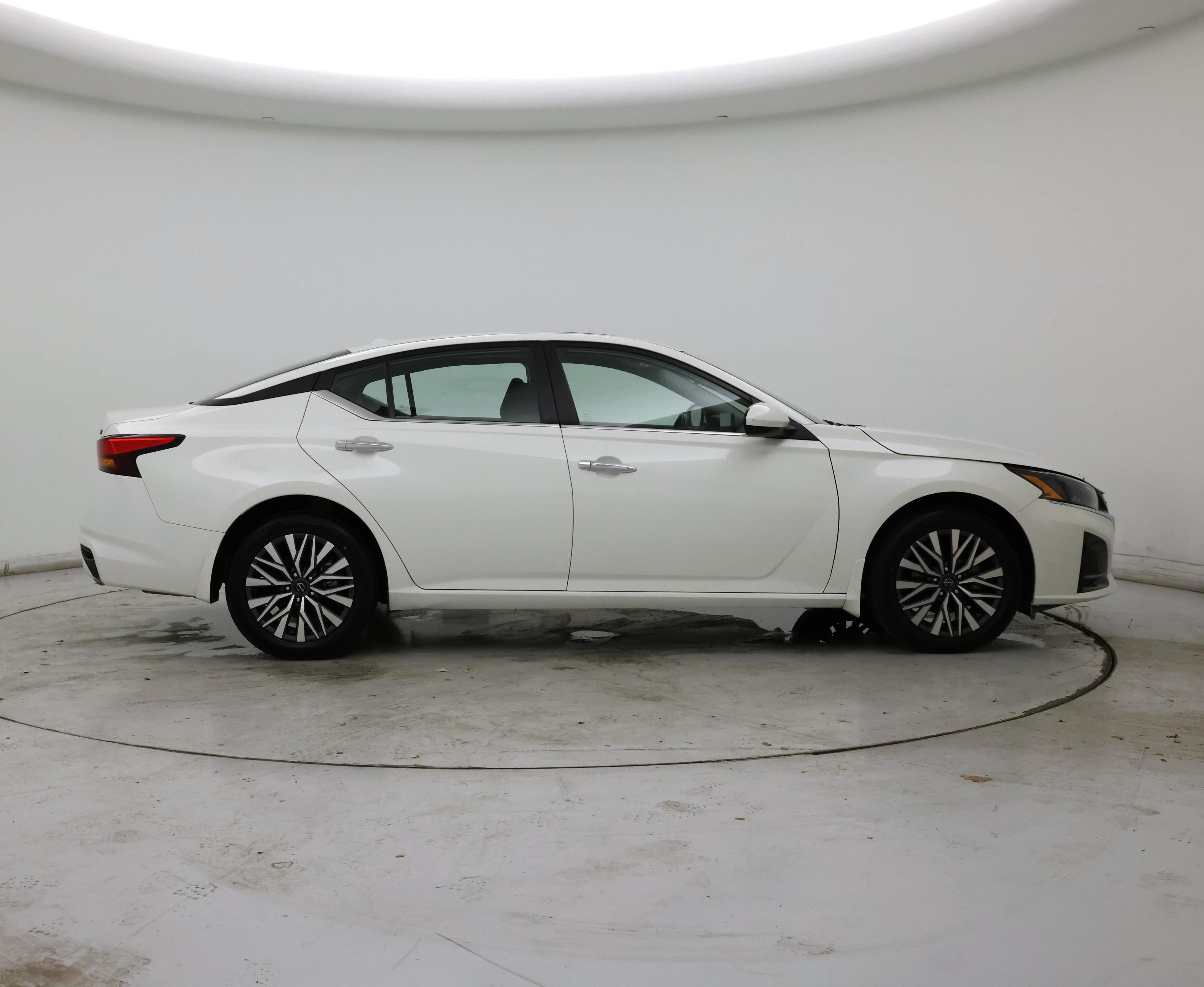 Thumbnail: 2023 Nissan Altima - 7