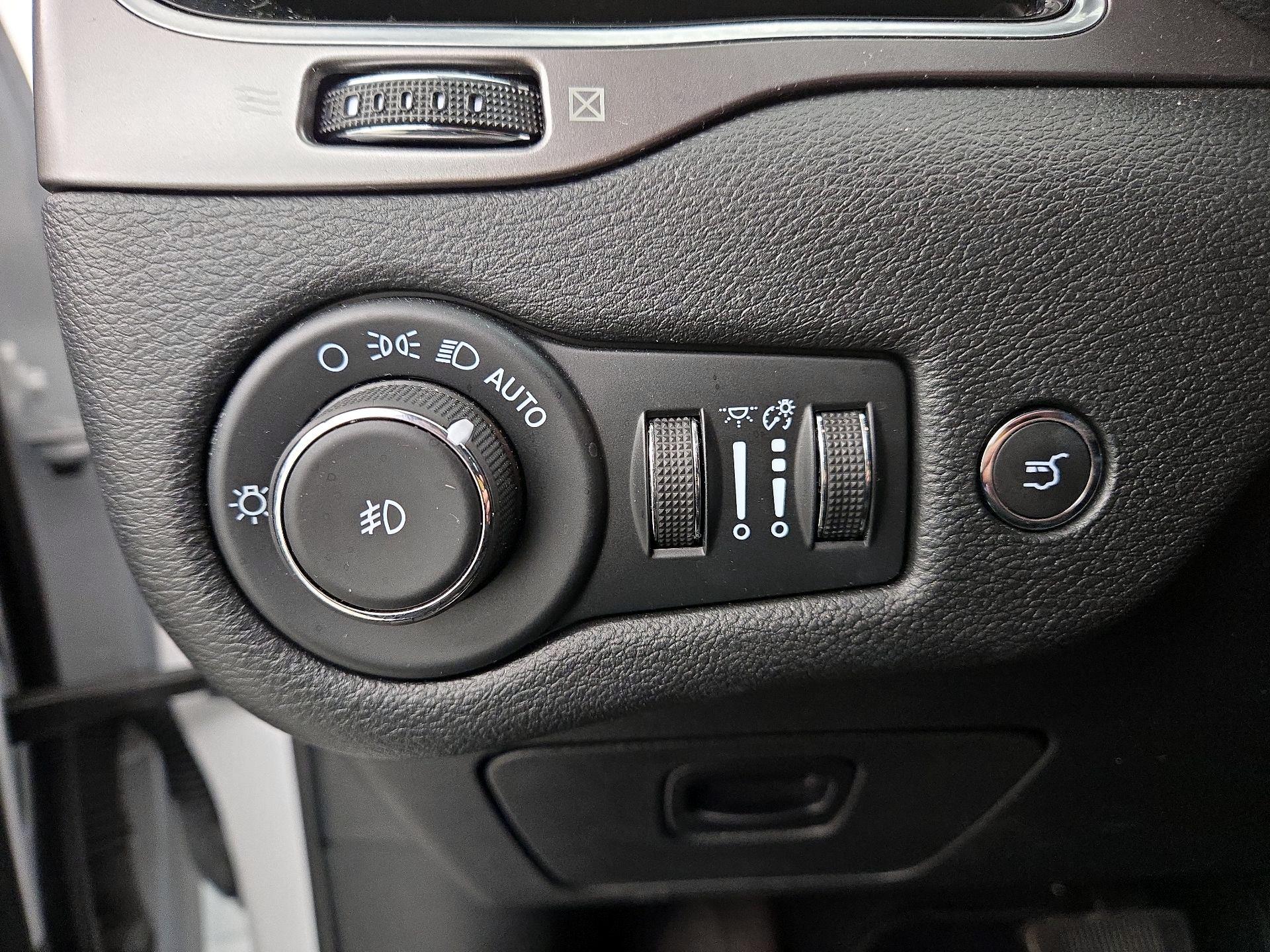 Thumbnail: 2022 Jeep Cherokee - 13