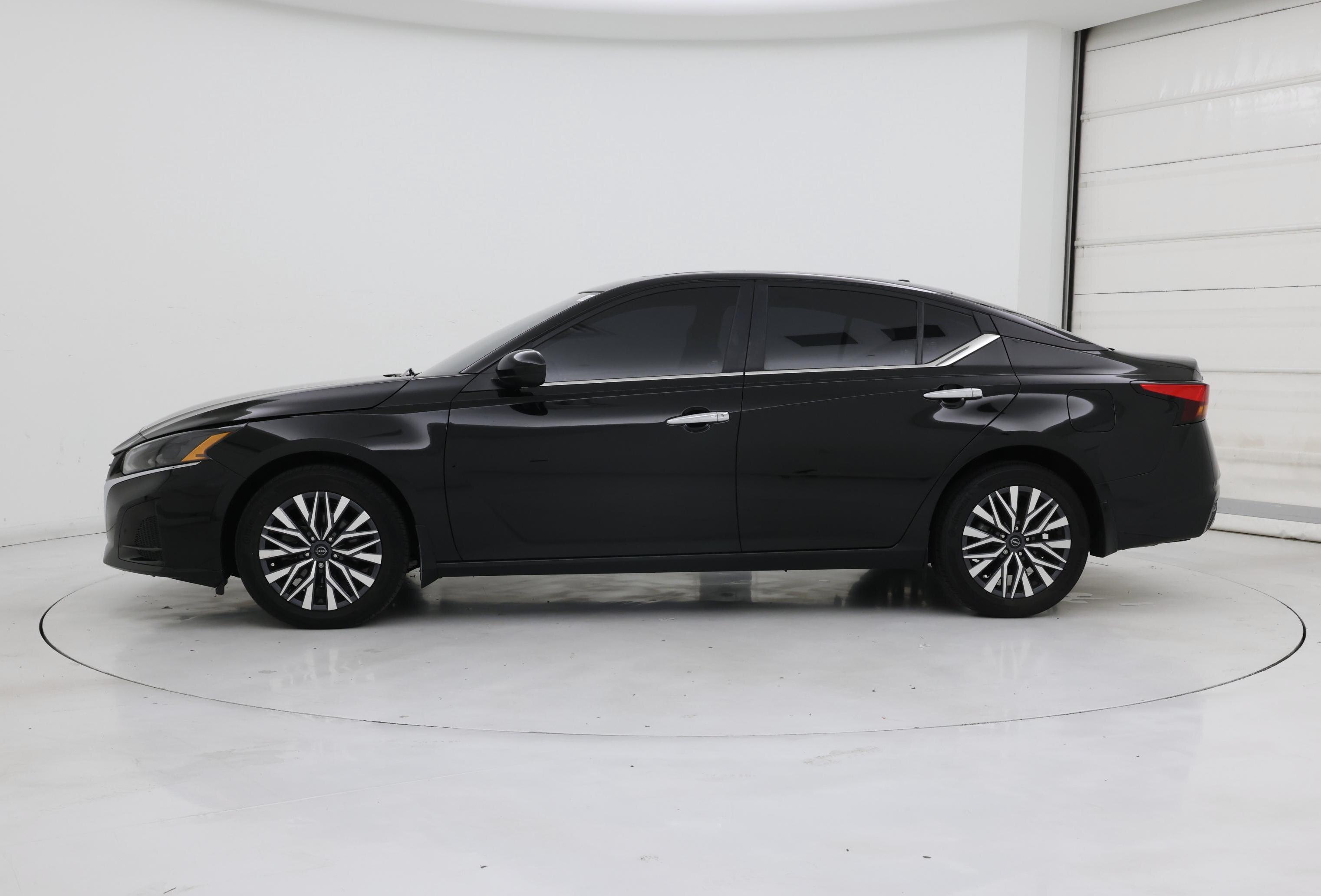 Thumbnail: 2023 Nissan Altima - 3