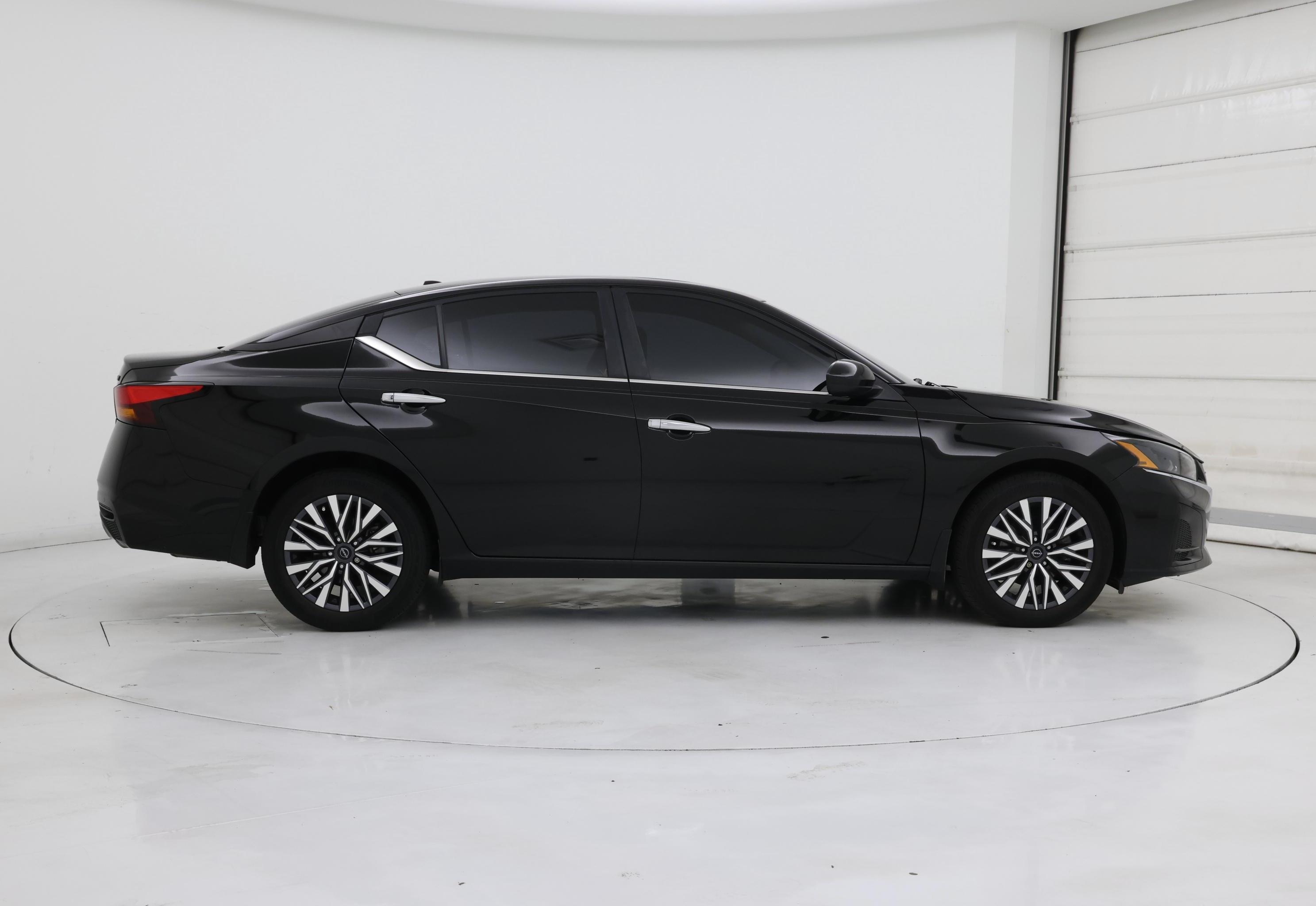 Thumbnail: 2023 Nissan Altima - 7