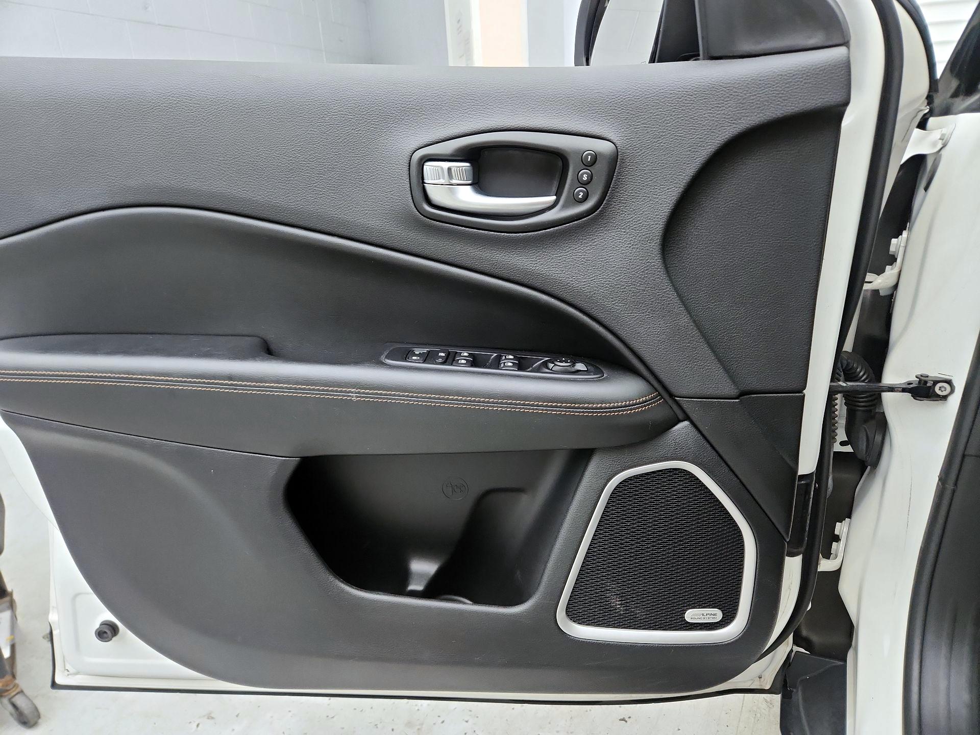 Thumbnail: 2021 Jeep Compass - 12