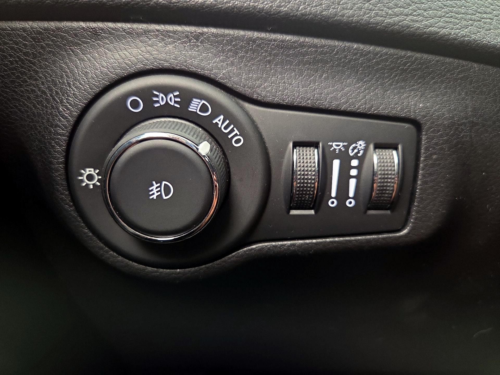 Thumbnail: 2020 Jeep Compass - 13