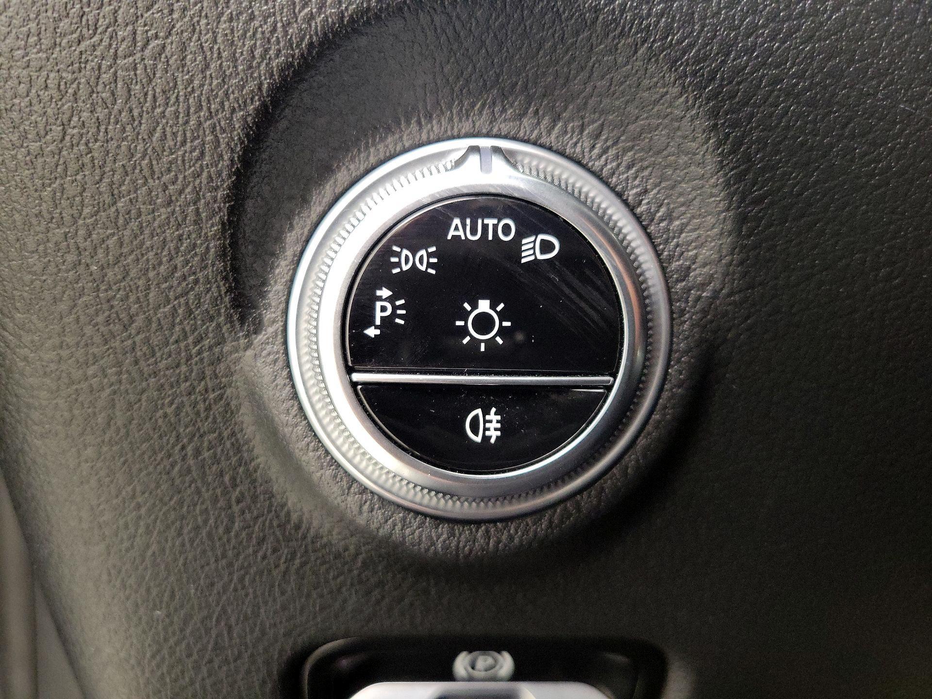 Thumbnail: 2022 Mercedes-Benz C-Class - 13