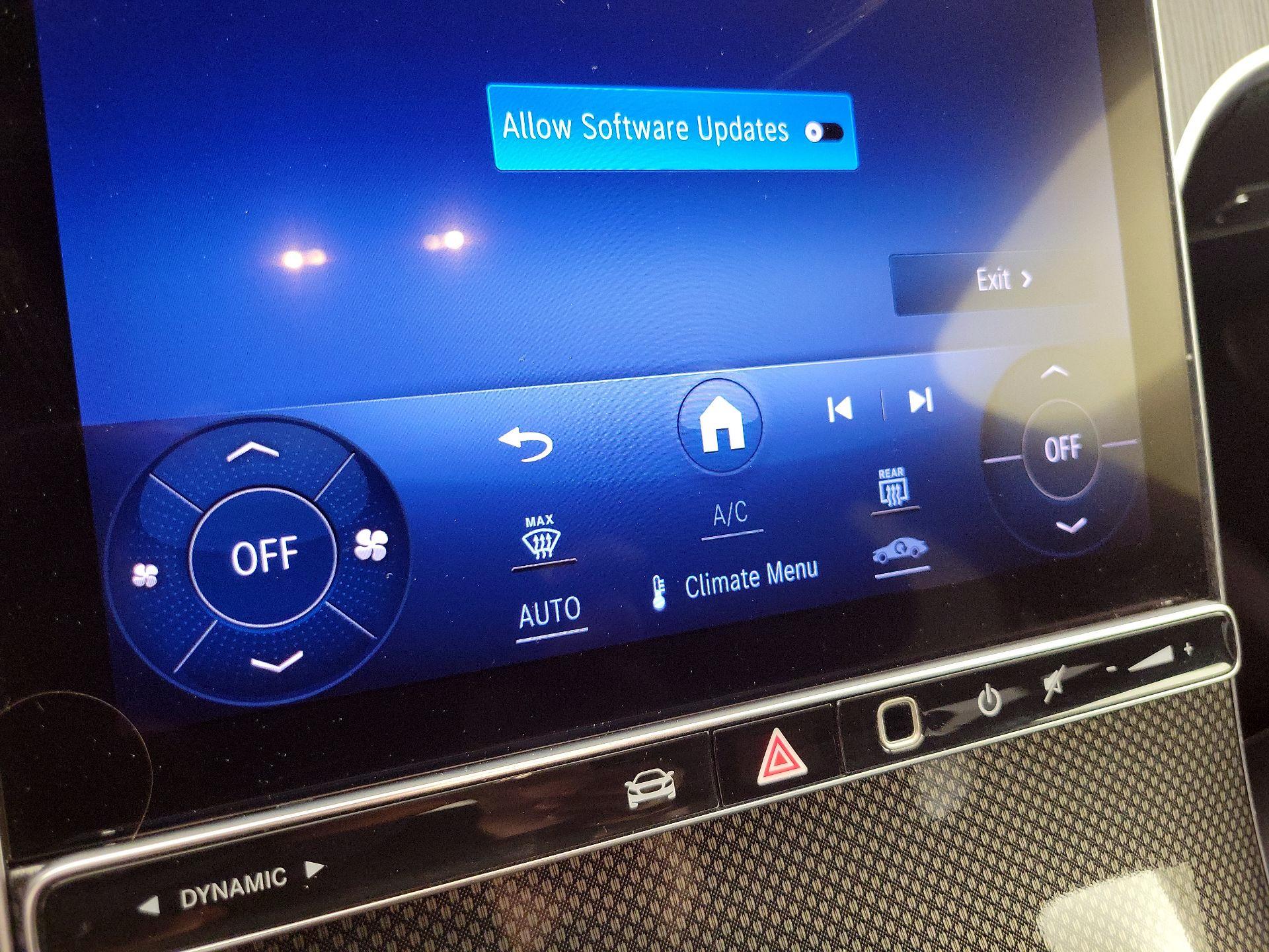 Thumbnail: 2022 Mercedes-Benz C-Class - 17