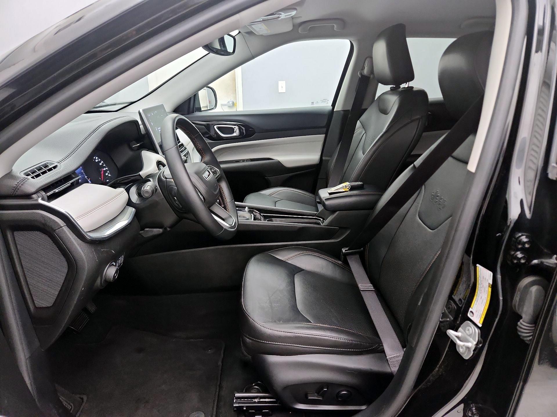 Thumbnail: 2022 Jeep Compass - 11