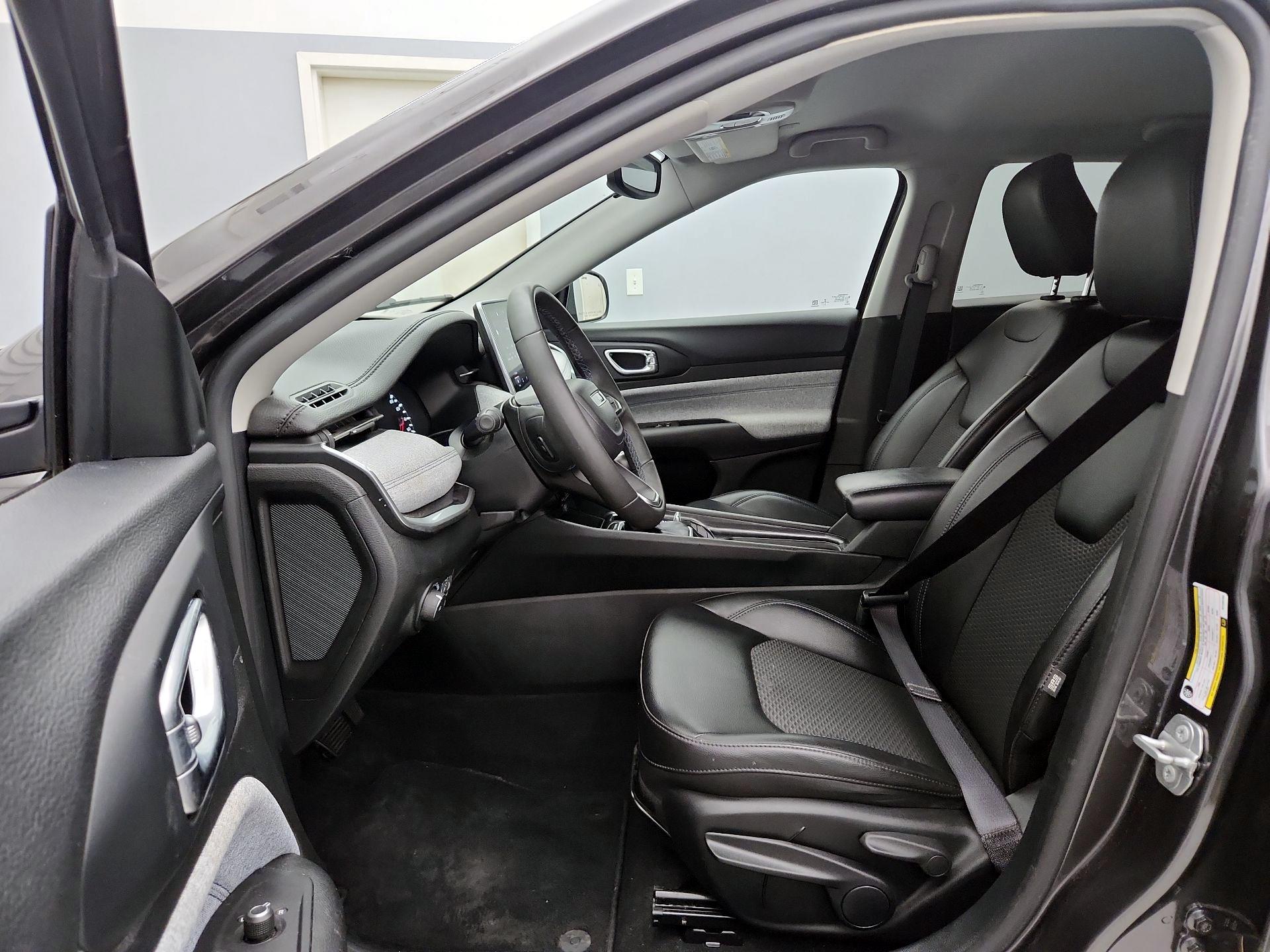 Thumbnail: 2022 Jeep Compass - 11