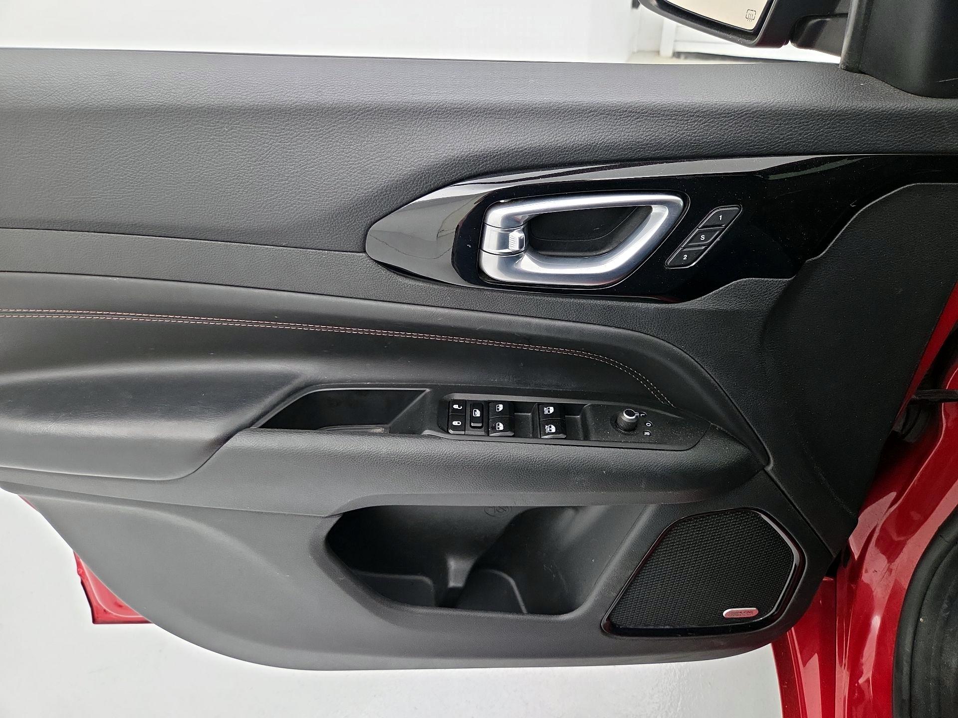 Thumbnail: 2022 Jeep Compass - 12