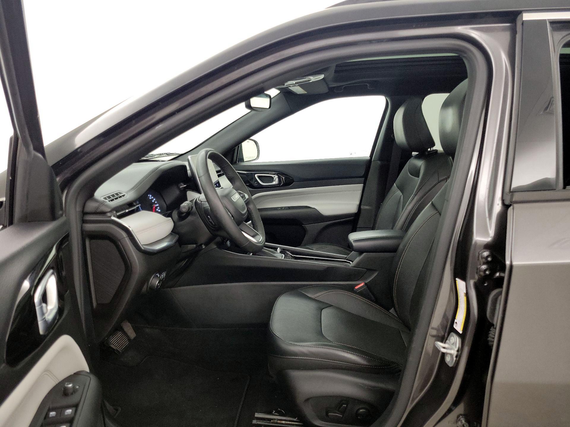 Thumbnail: 2023 Jeep Compass - 11