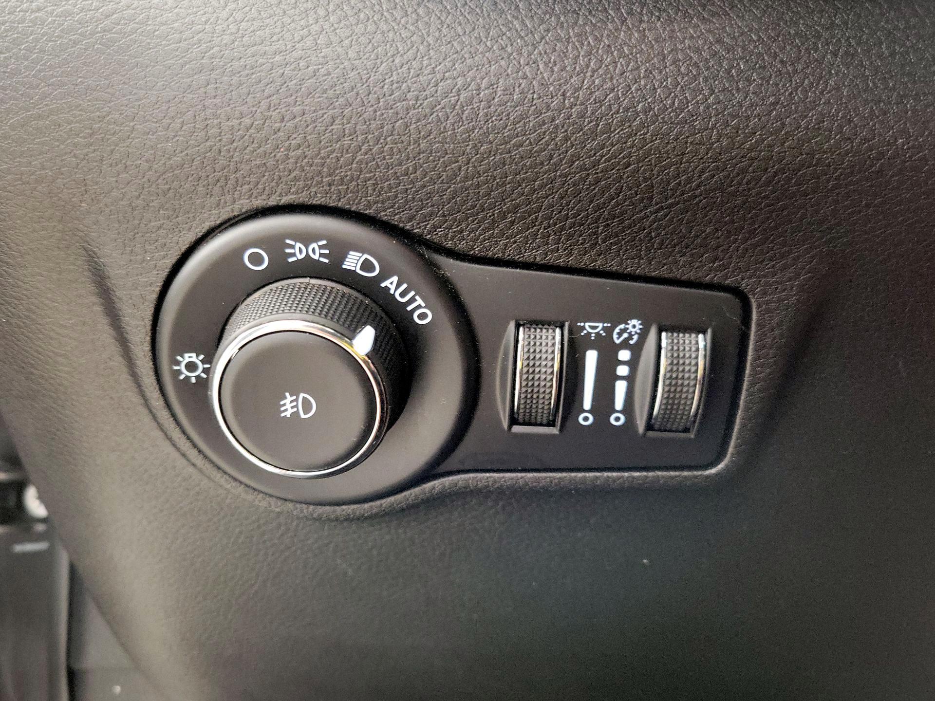 Thumbnail: 2023 Jeep Compass - 13