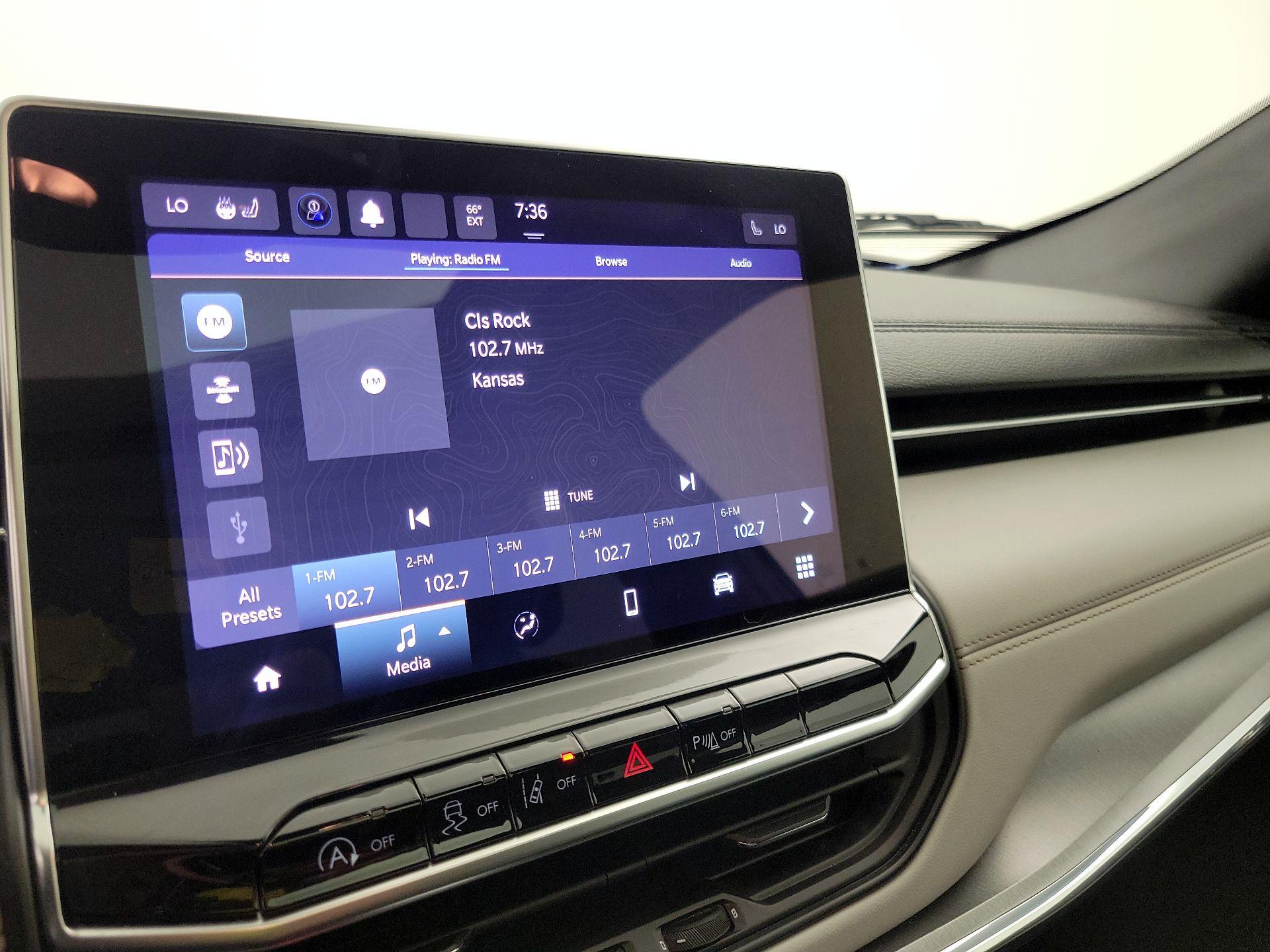 Thumbnail: 2023 Jeep Compass - 15