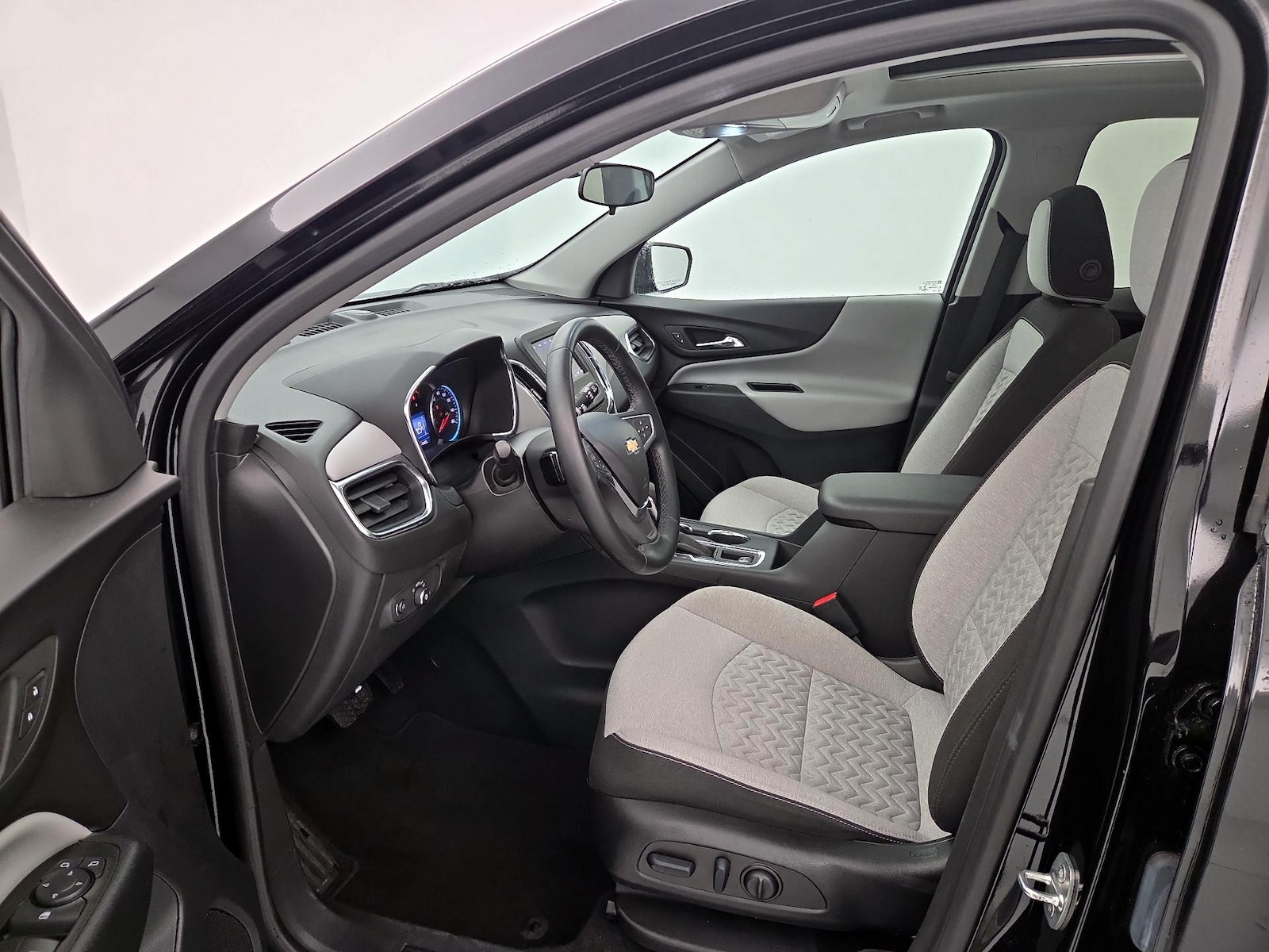 2023 Chevrolet Equinox LT - Photo 12