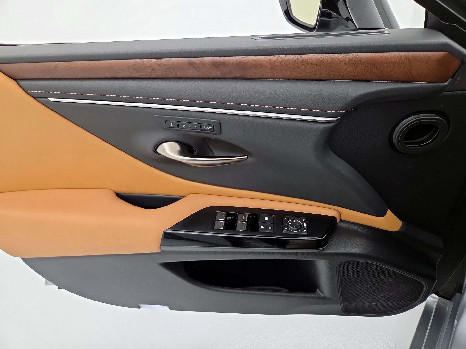 Thumbnail: 2024 Lexus ES - 12