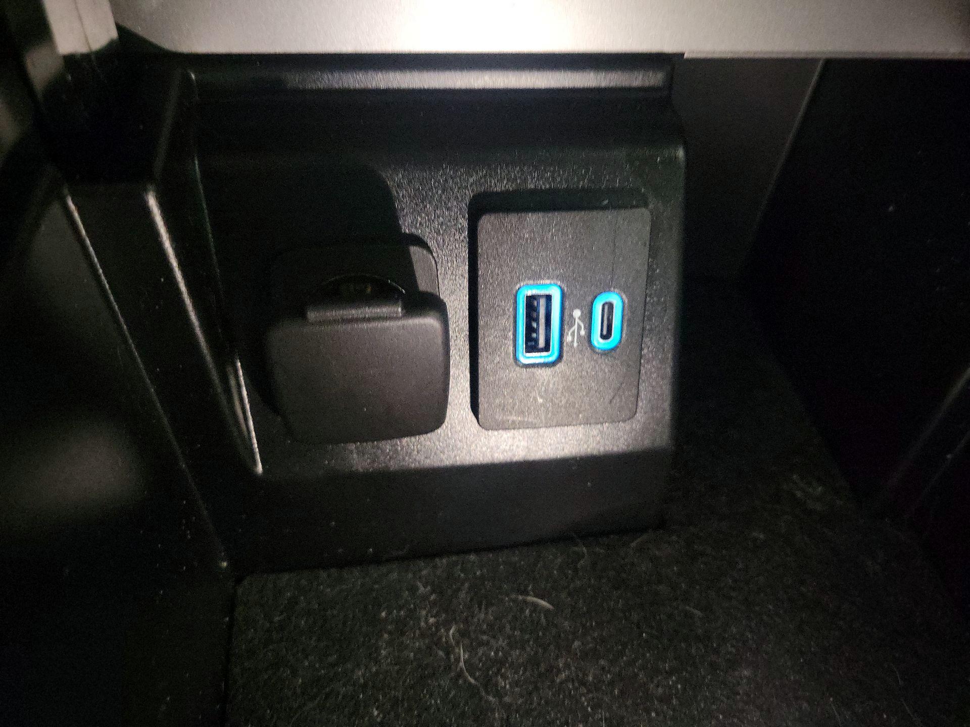 Thumbnail: 2022 Ford Explorer - 18