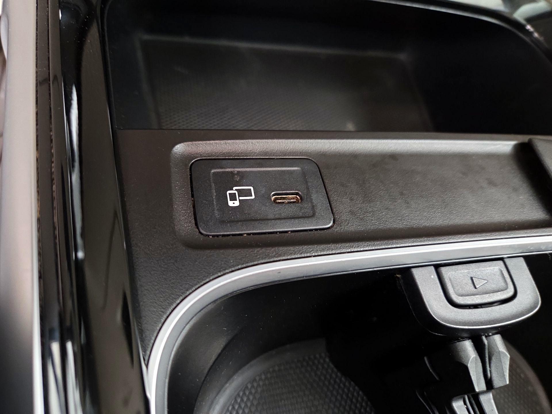 Thumbnail: 2023 Mercedes-Benz GLB - 18
