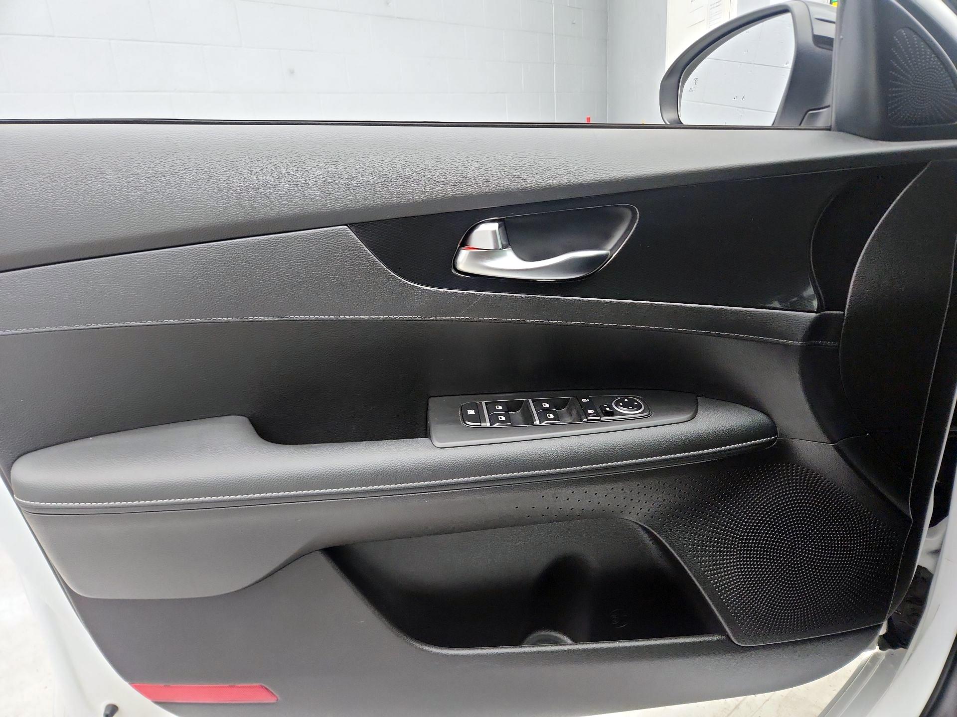 Thumbnail: 2023 Kia Forte - 12