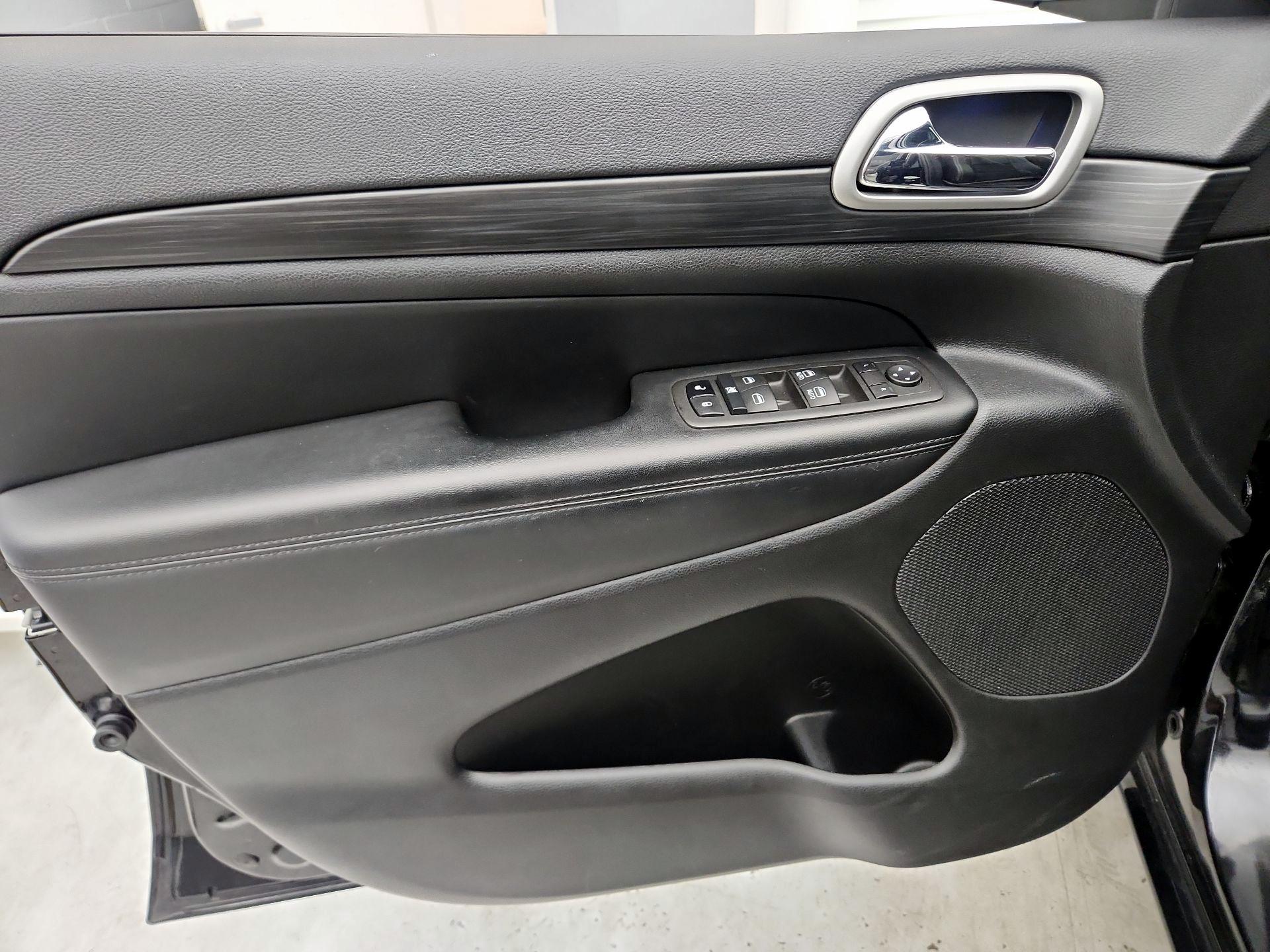 Thumbnail: 2022 Jeep Grand Cherokee - 12