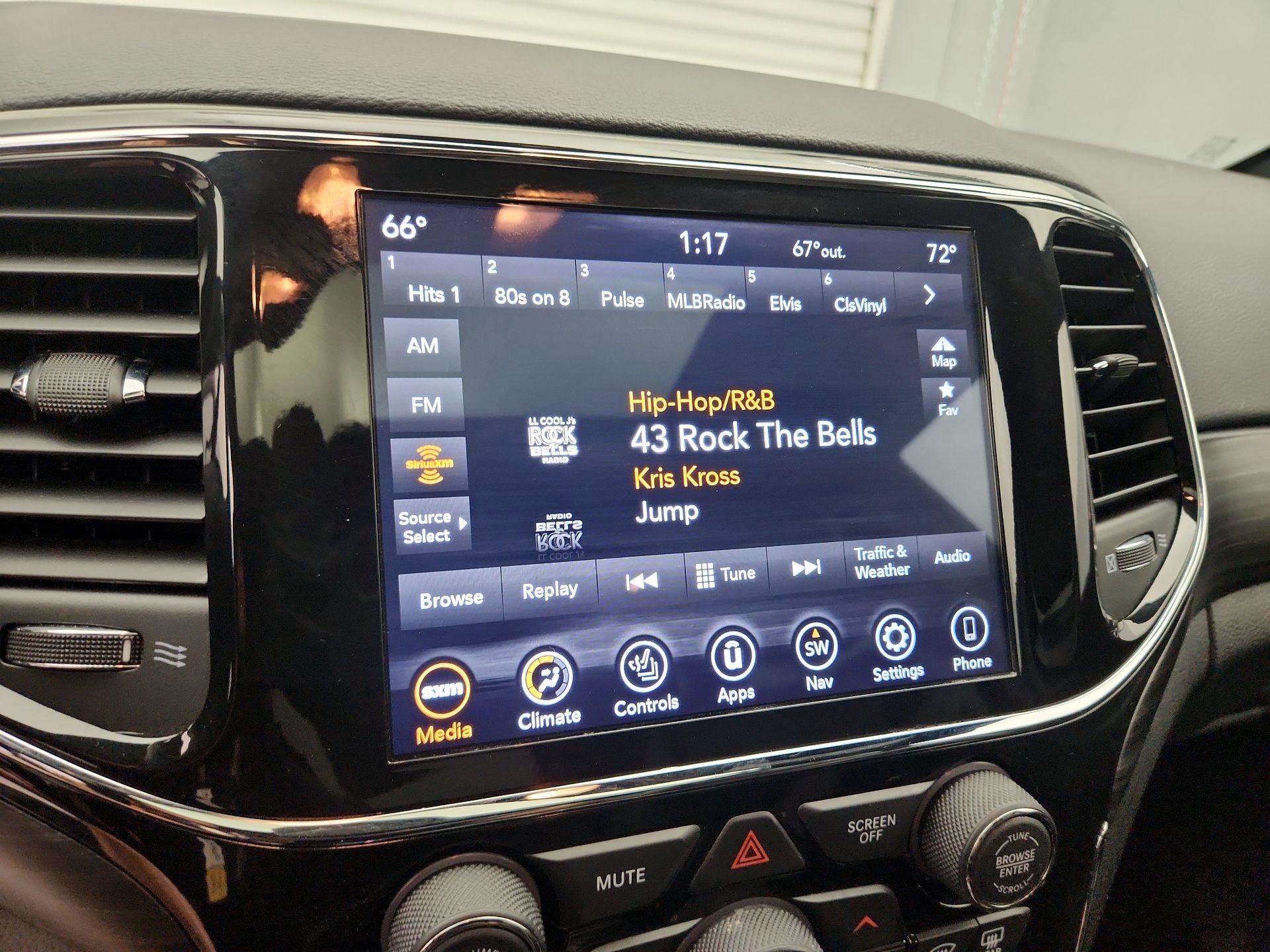 Thumbnail: 2022 Jeep Grand Cherokee - 16