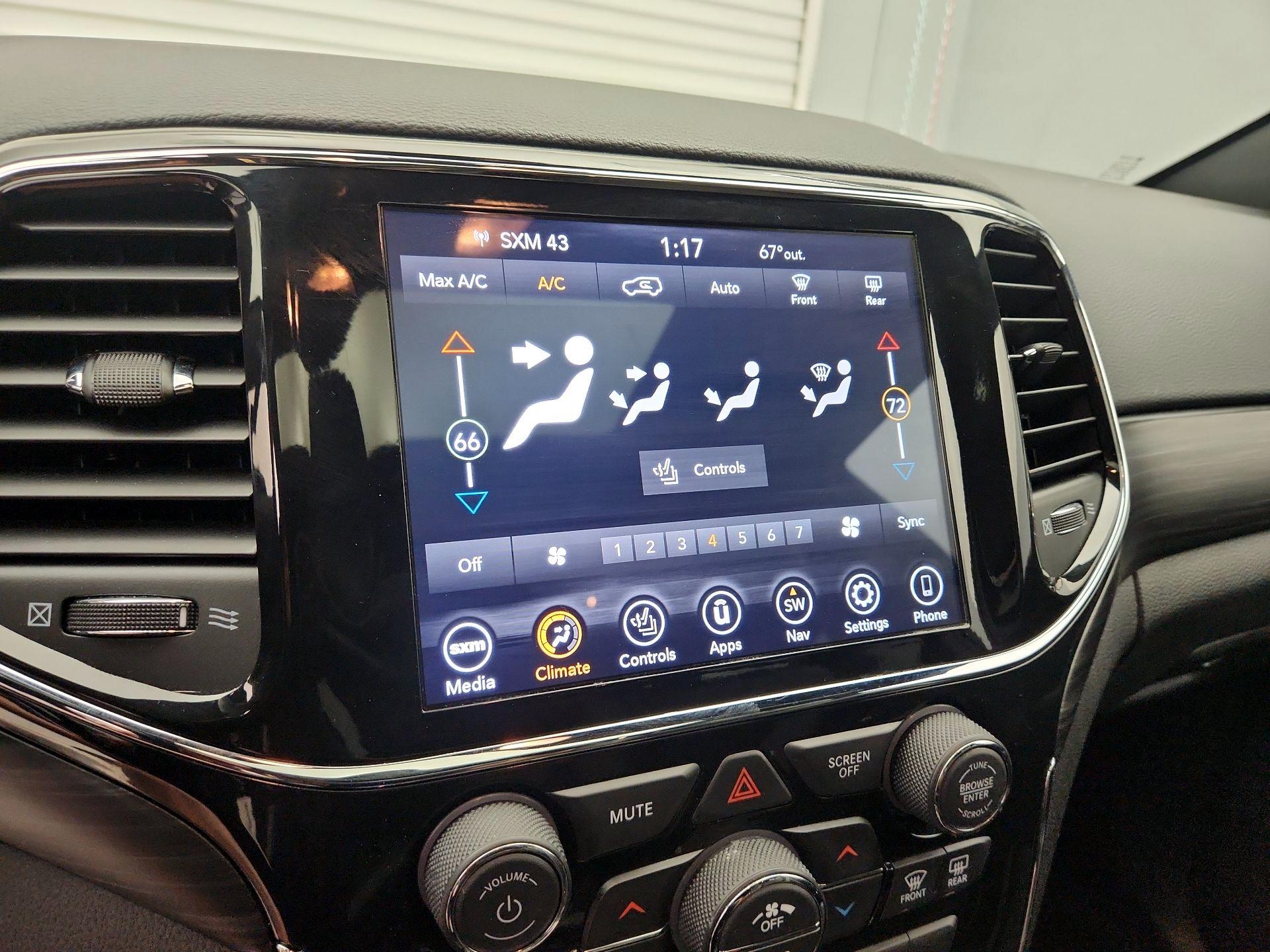 Thumbnail: 2022 Jeep Grand Cherokee - 17