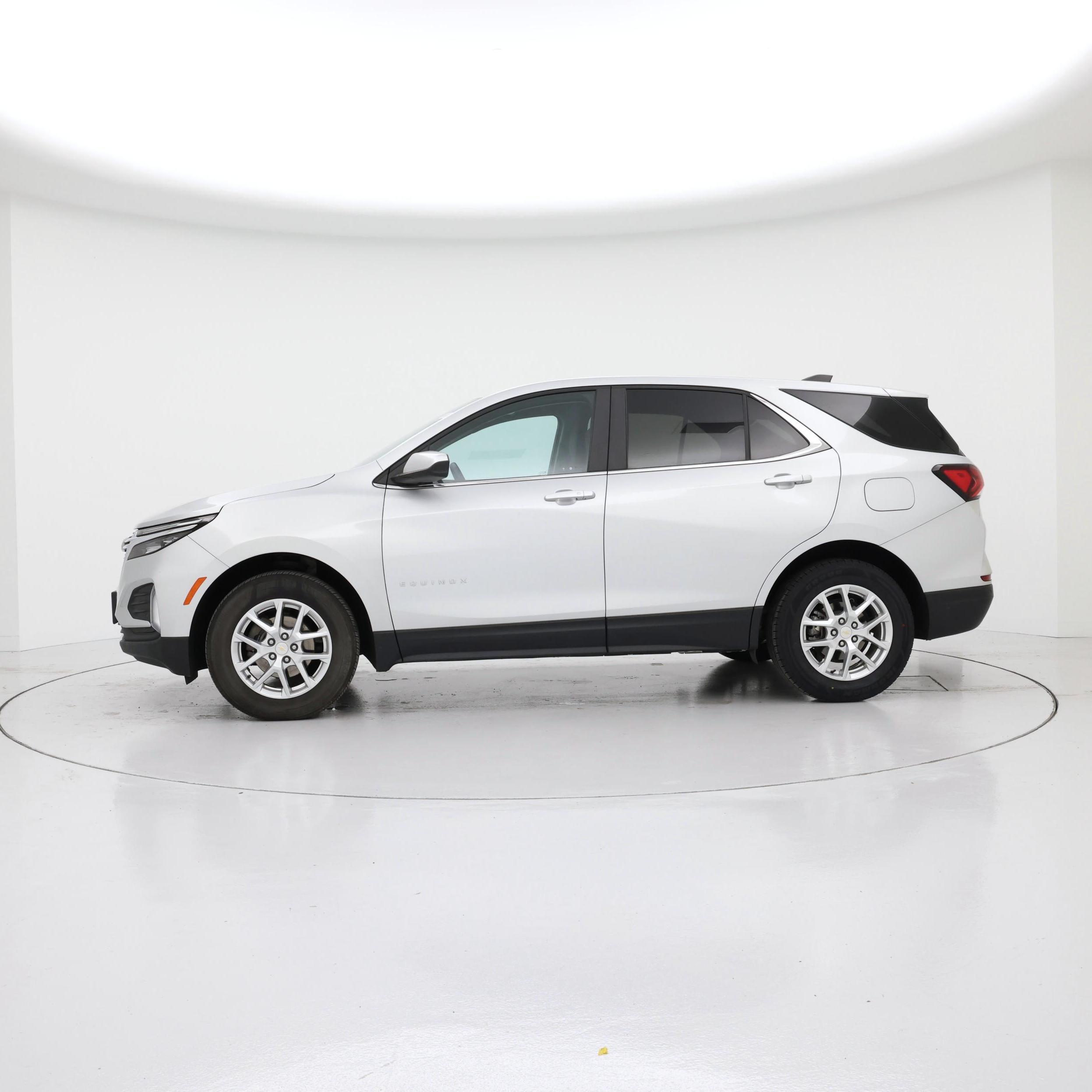 Thumbnail: 2022 Chevrolet Equinox - 3