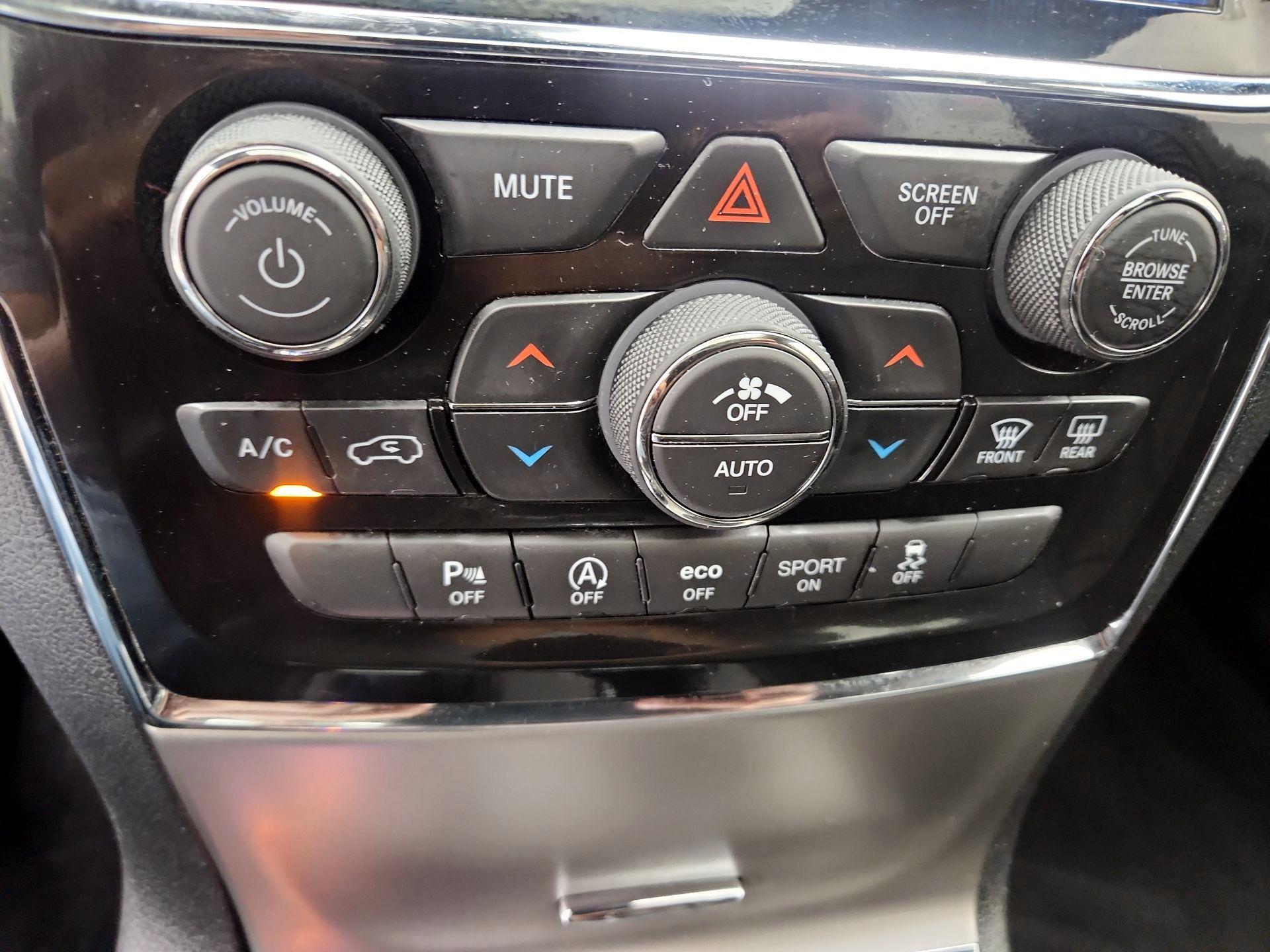 Thumbnail: 2022 Jeep Grand Cherokee - 17