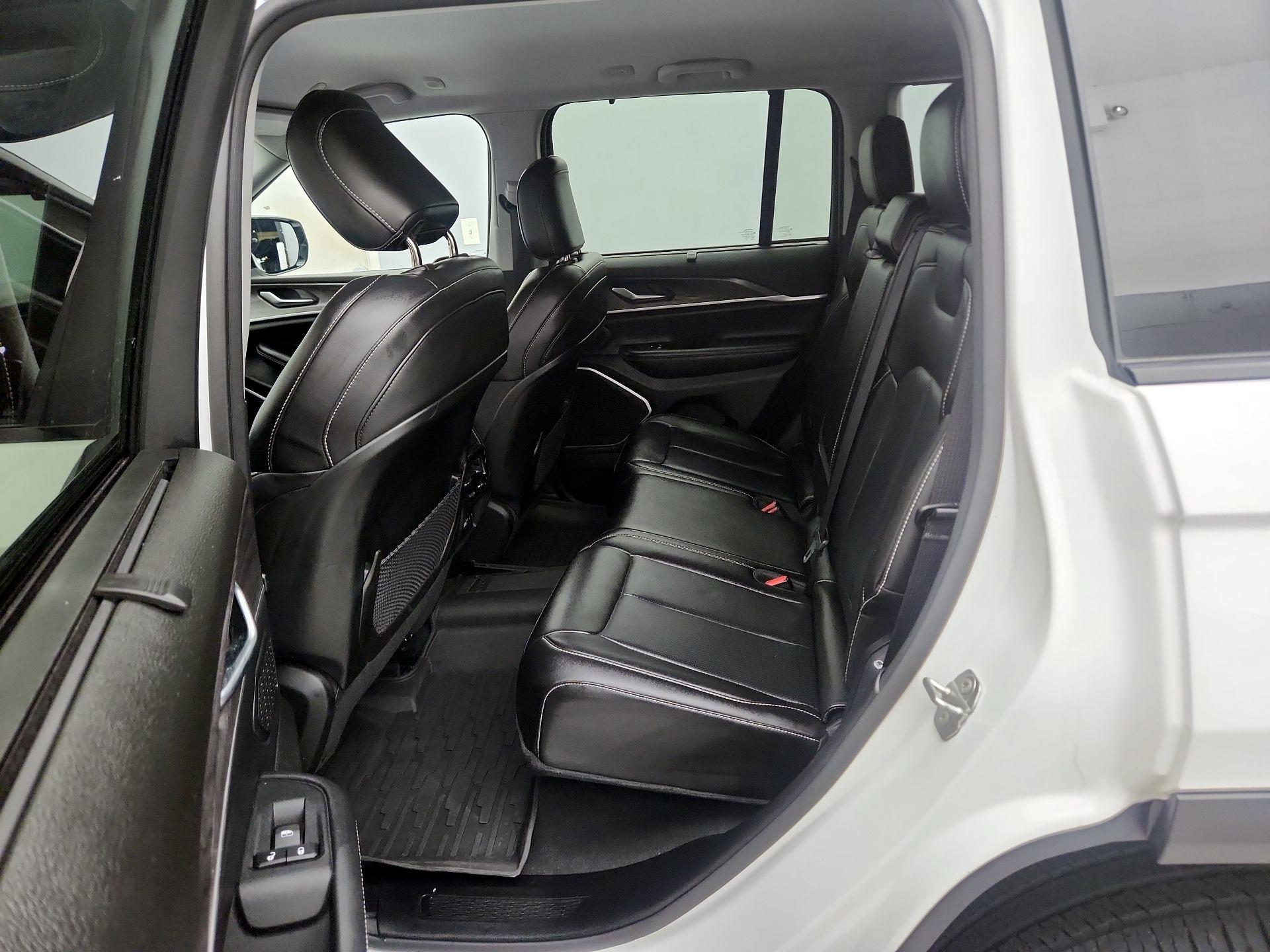 Thumbnail: 2023 Jeep Grand Cherokee - 20