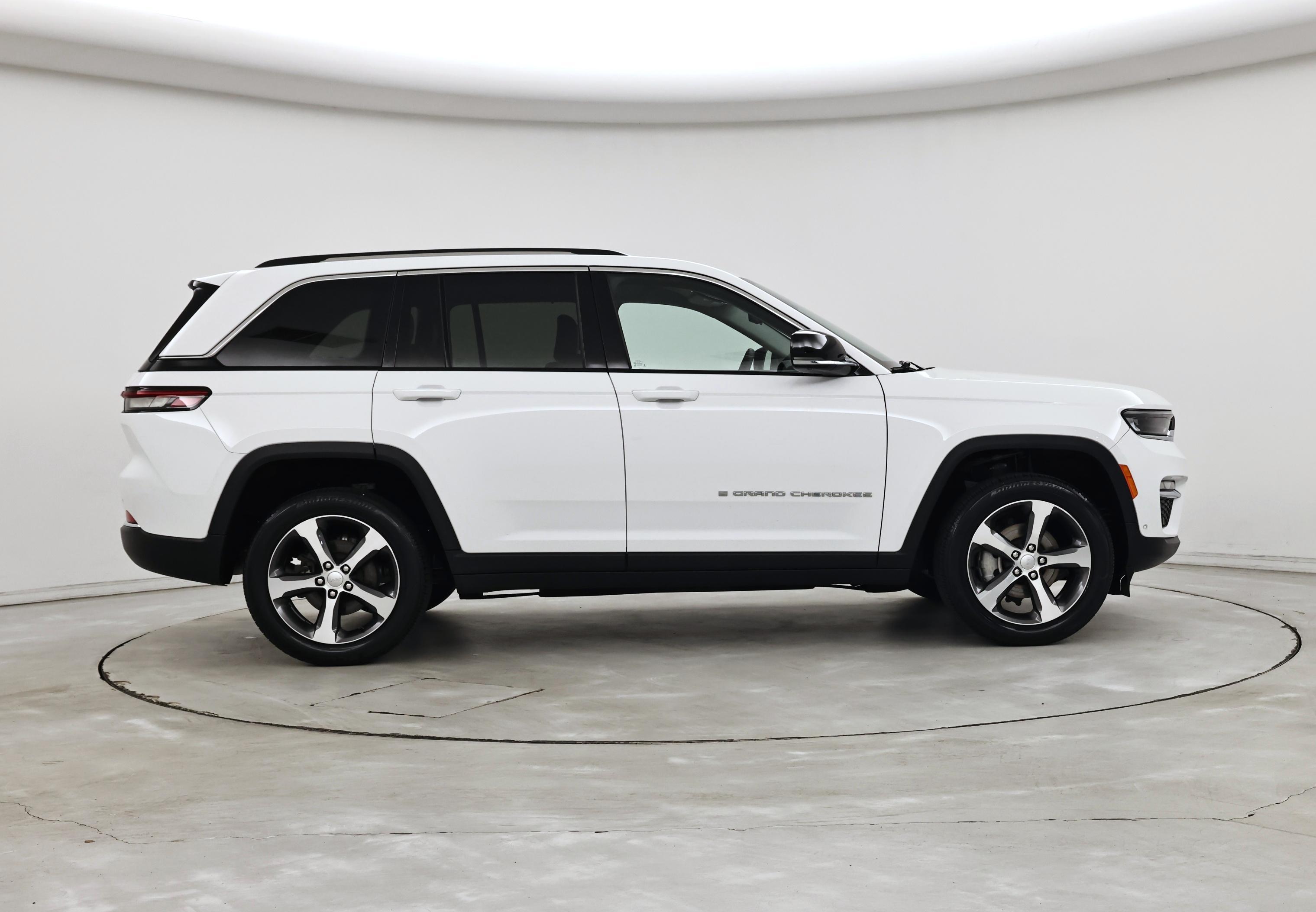 Thumbnail: 2023 Jeep Grand Cherokee - 7