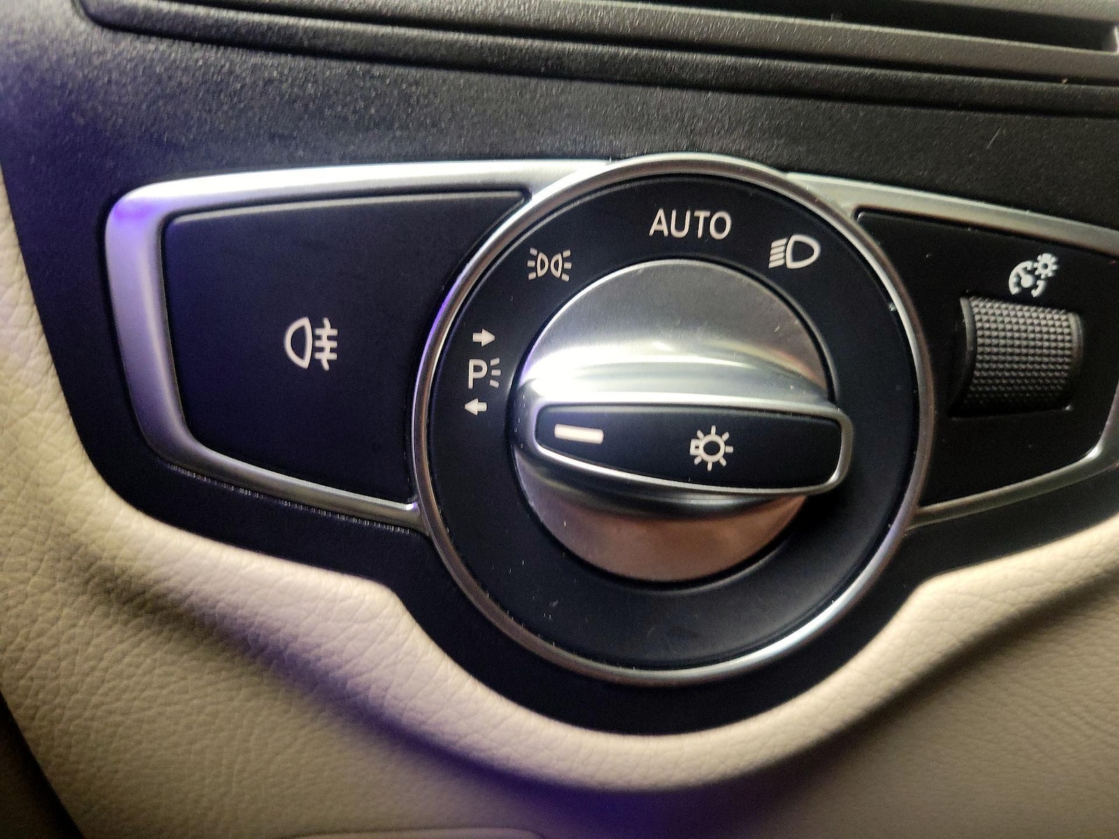2022 Mercedes-Benz GLC GLC300 - Photo 14