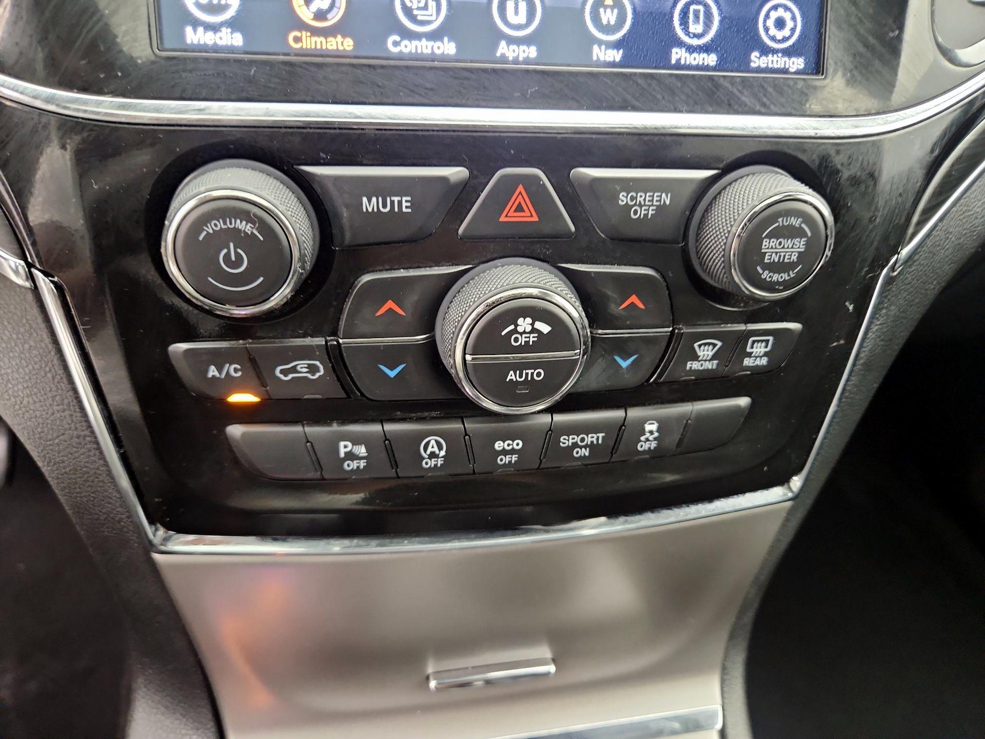 Thumbnail: 2022 Jeep Grand Cherokee - 17
