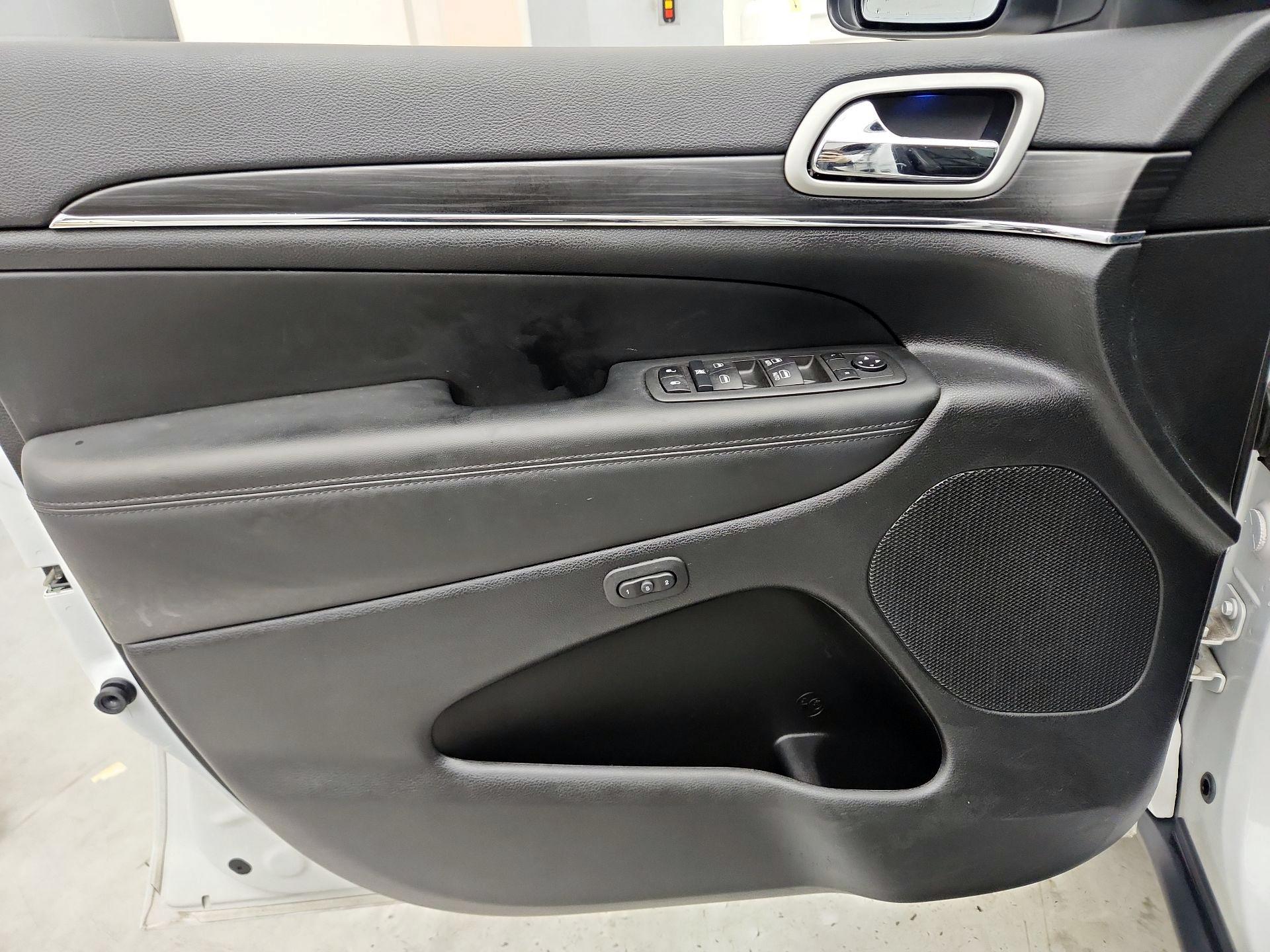 Thumbnail: 2022 Jeep Grand Cherokee - 12