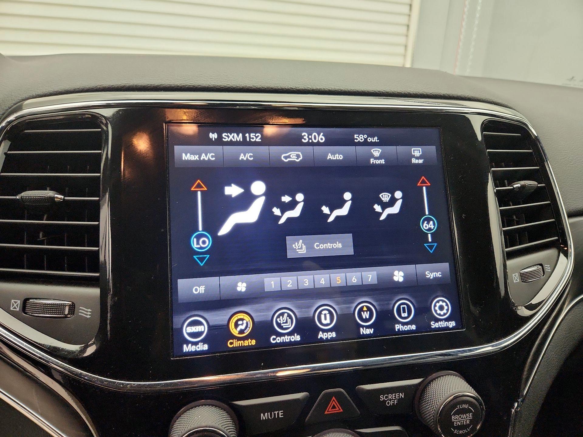 Thumbnail: 2022 Jeep Grand Cherokee - 17