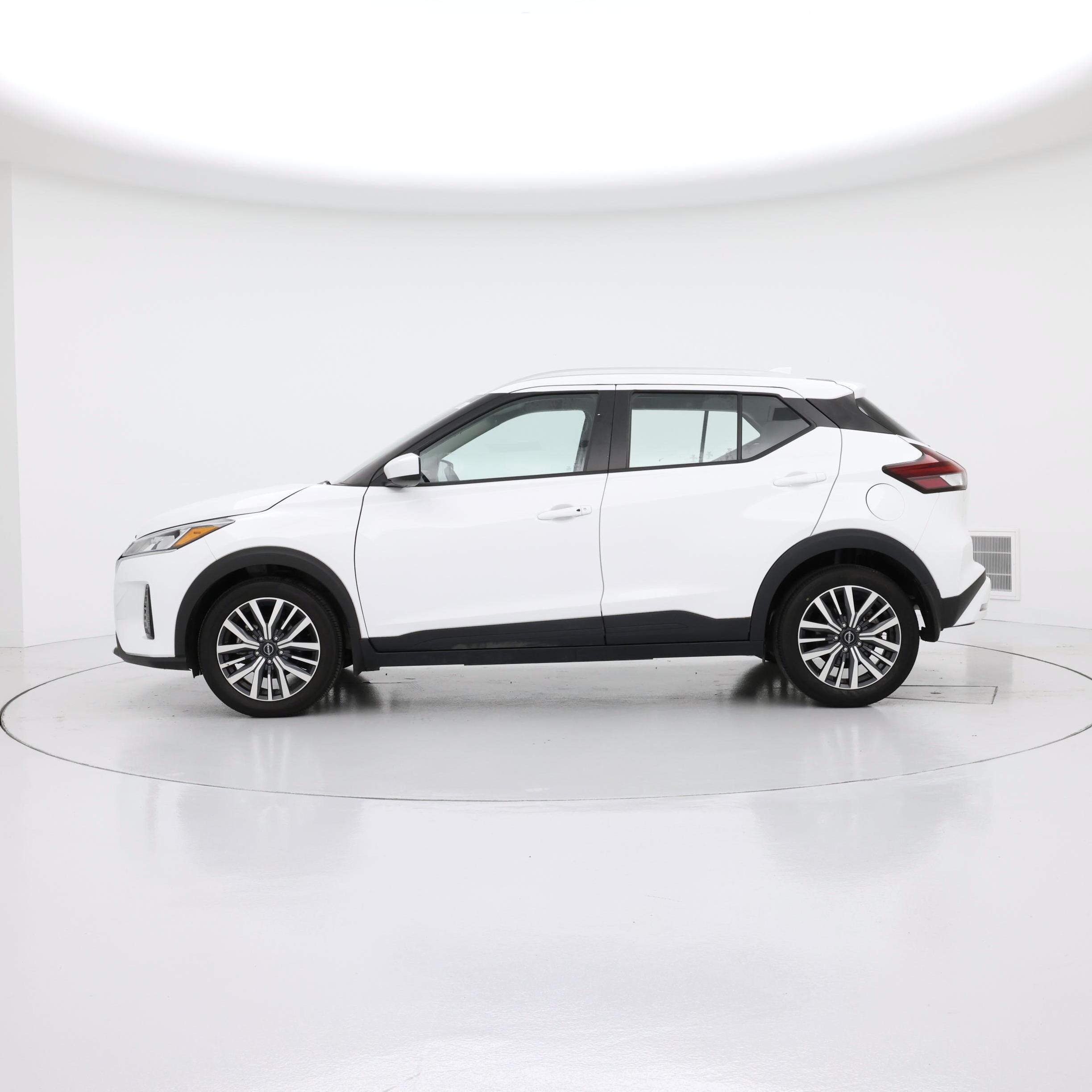 Thumbnail: 2023 Nissan Kicks - 3